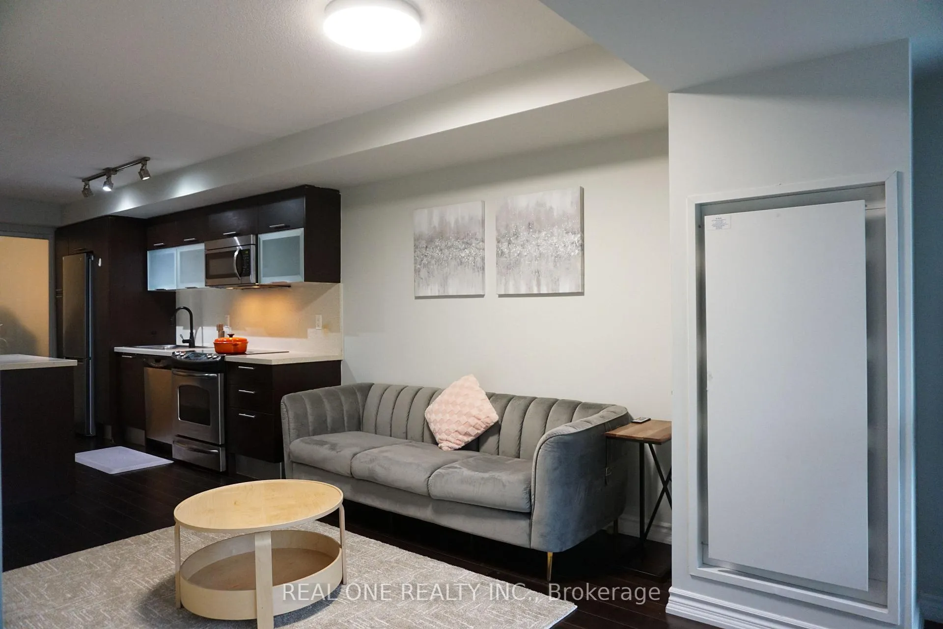 Photo 6 of Unit 1509, 386 Yonge Street, Toronto, Bay Street Corridor — HOMEH