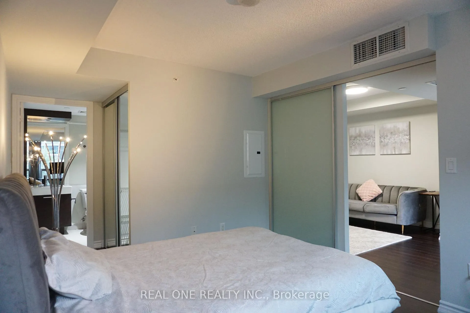 Photo 10 of Unit 1509, 386 Yonge Street, Toronto, Bay Street Corridor — HOMEH