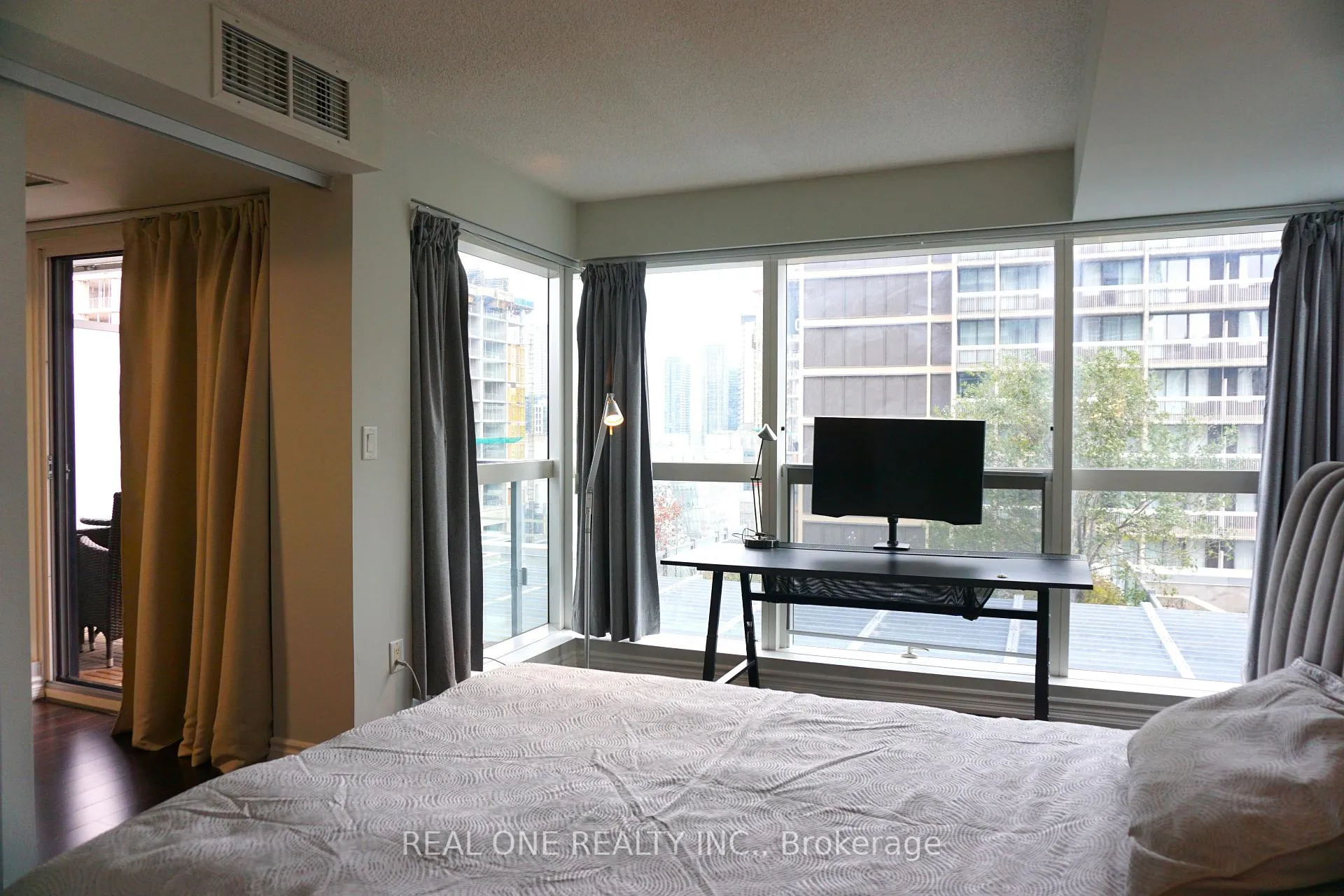 Photo 12 of Unit 1509, 386 Yonge Street, Toronto, Bay Street Corridor — HOMEH