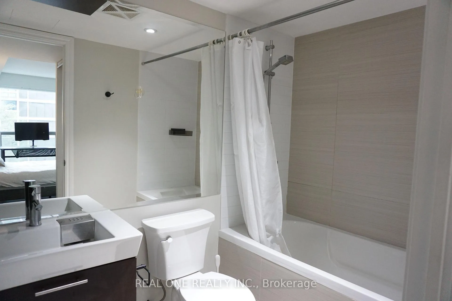 Photo 13 of Unit 1509, 386 Yonge Street, Toronto, Bay Street Corridor — HOMEH
