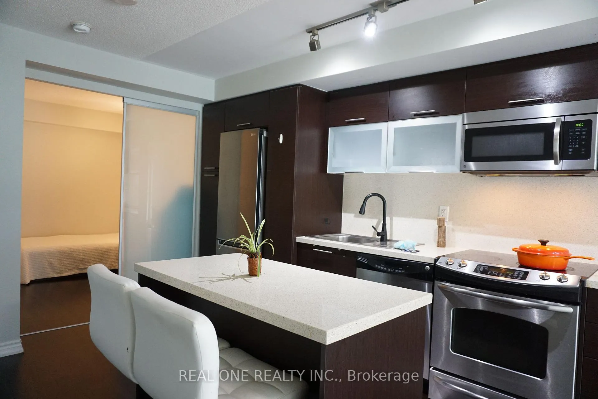 Photo 17 of Unit 1509, 386 Yonge Street, Toronto, Bay Street Corridor — HOMEH