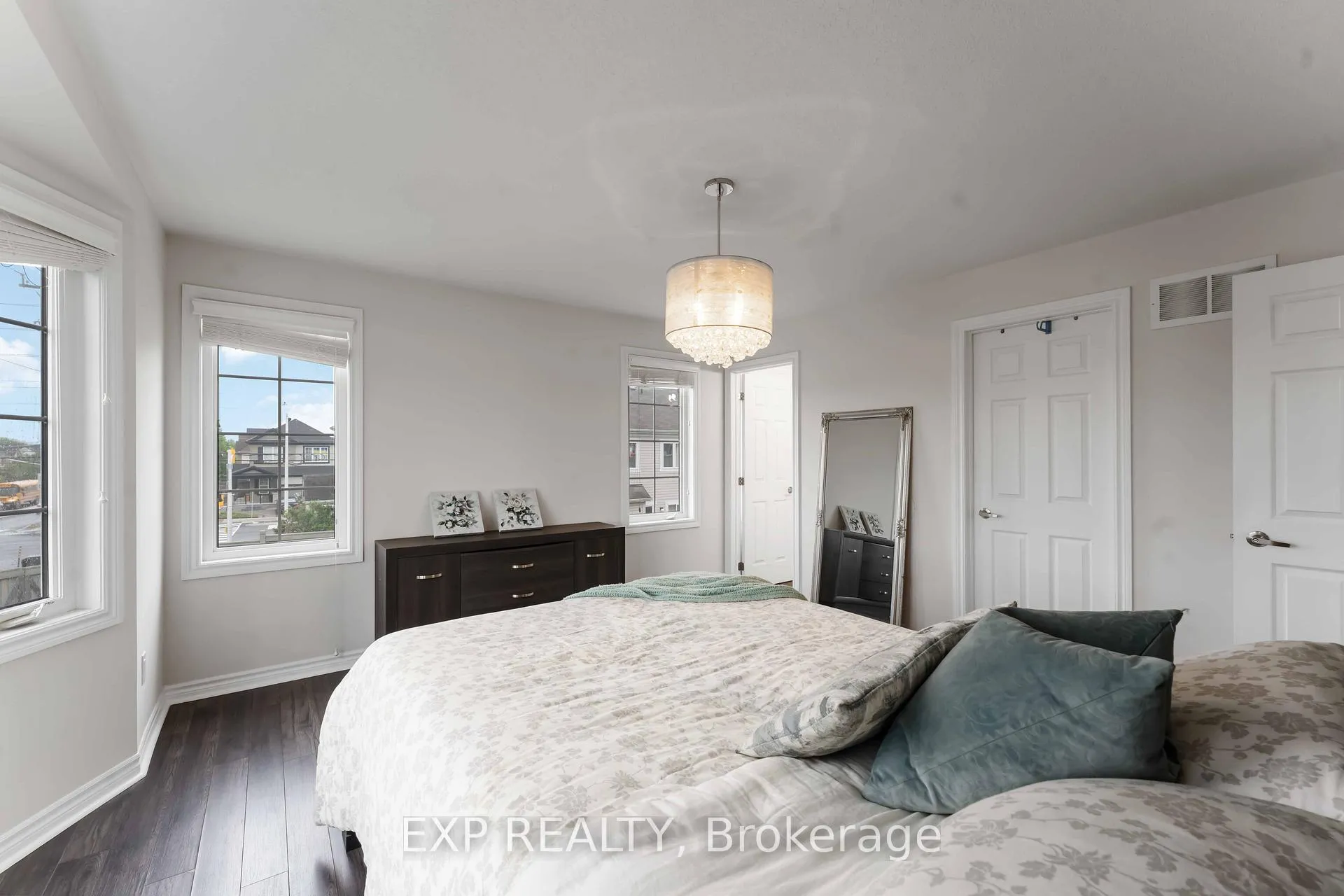 Photo 18 of 226 Par-La-Ville Circle, Ottawa, Stittsville (North) — HOMEH