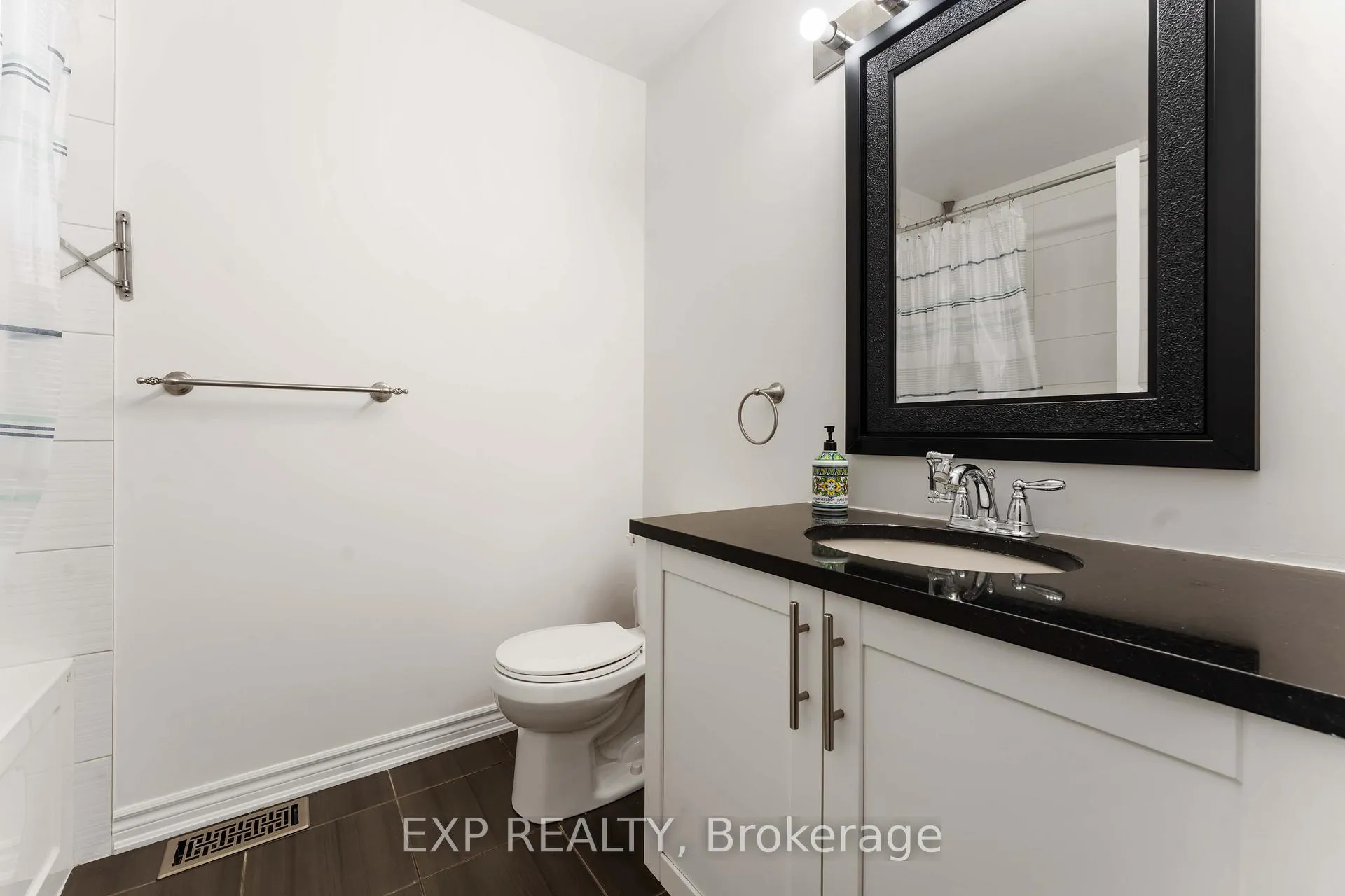 Photo 30 of 226 Par-La-Ville Circle, Ottawa, Stittsville (North) — HOMEH