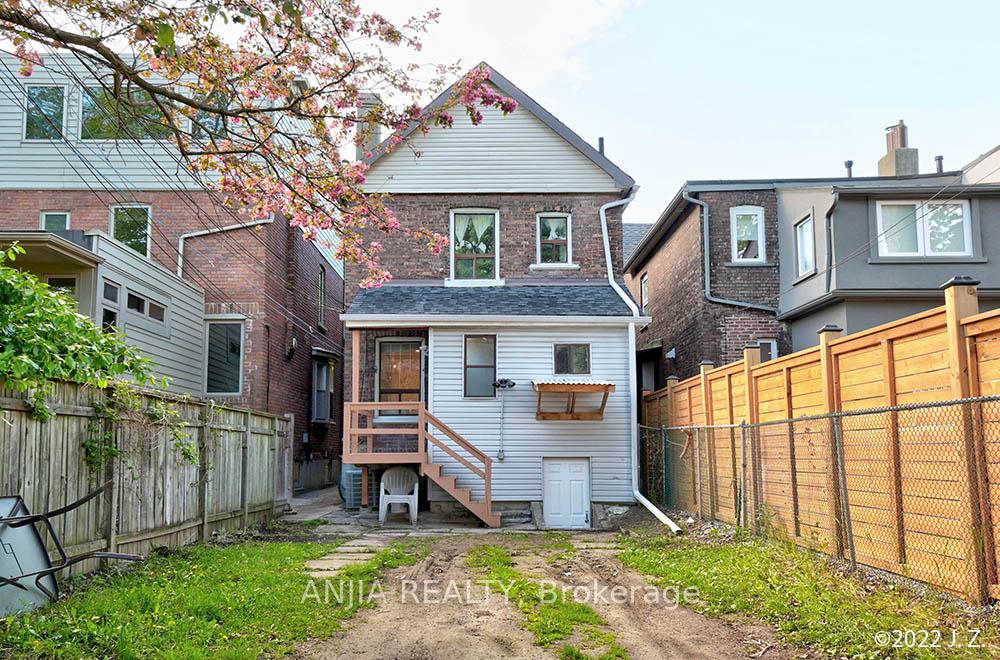 Photo 14 of Unit Upper, 21 Wroxeter Avenue, Toronto, Blake-Jones — HOMEH
