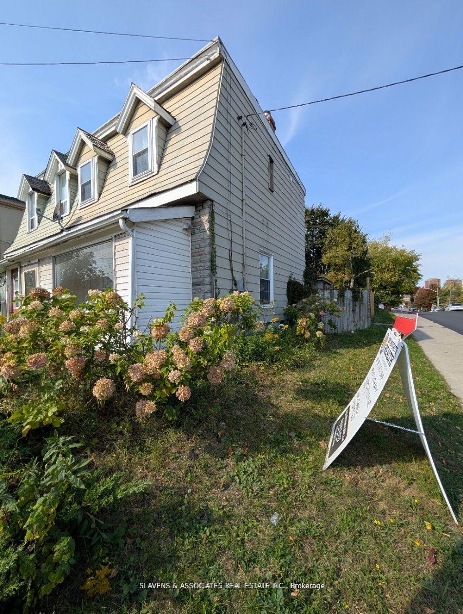Photo 2 of Unit Lower, 2398 Gerrard Street E, Toronto, East End-Danforth — HOMEH