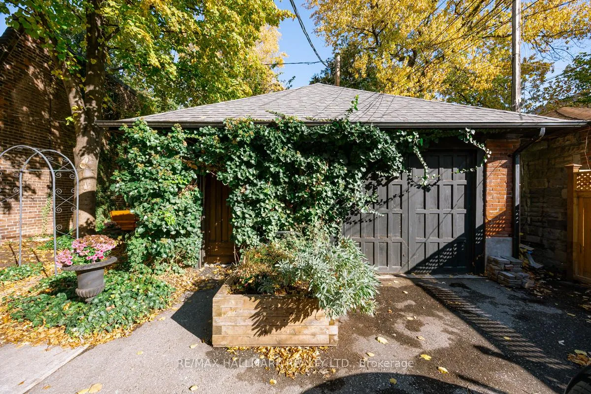 Front of Unit Coach House, 321 Palmerston Boulevard