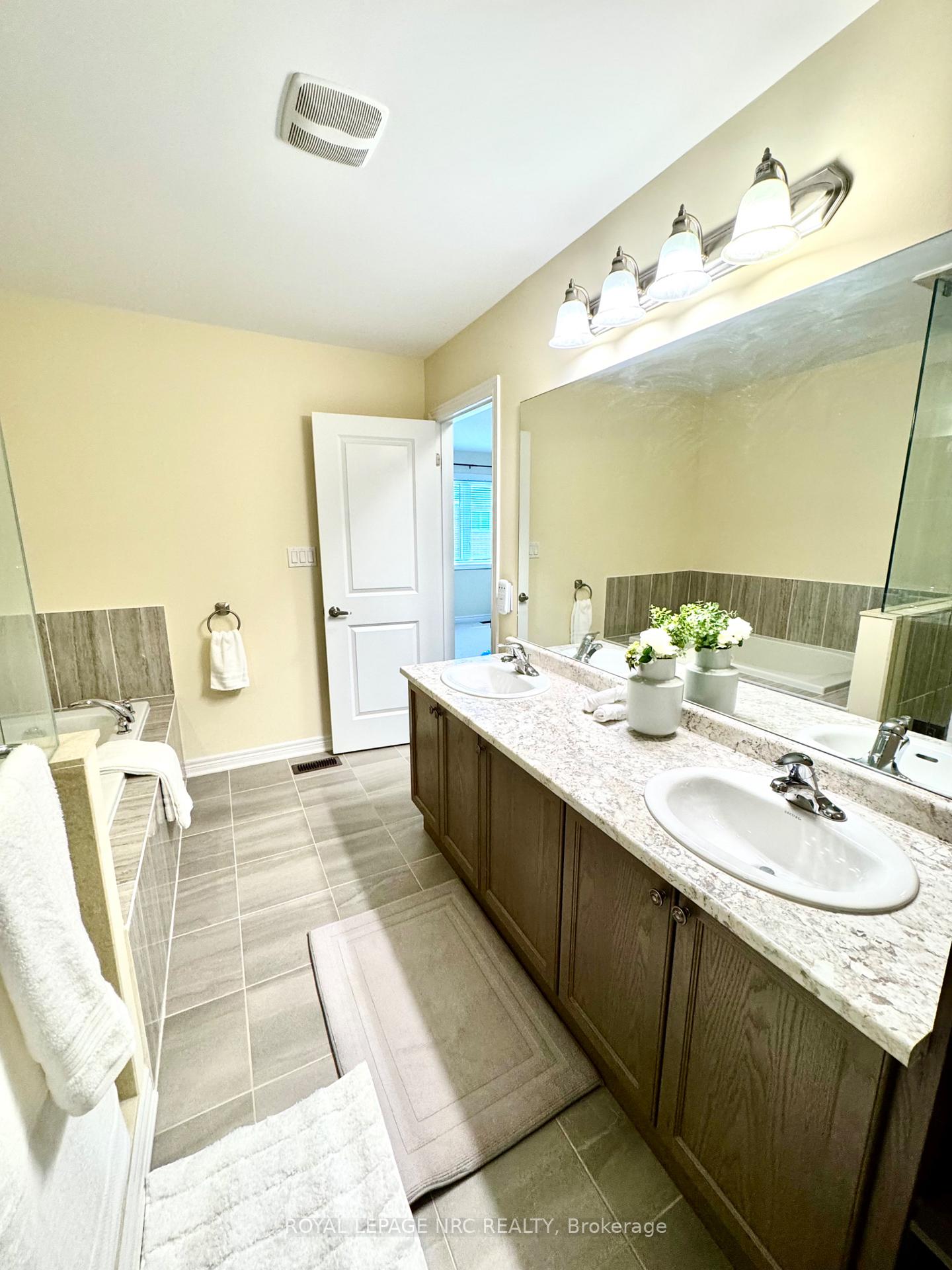 Photo 15 of 45 Sparkle Drive, Thorold, Rolling Meadows — HOMEH