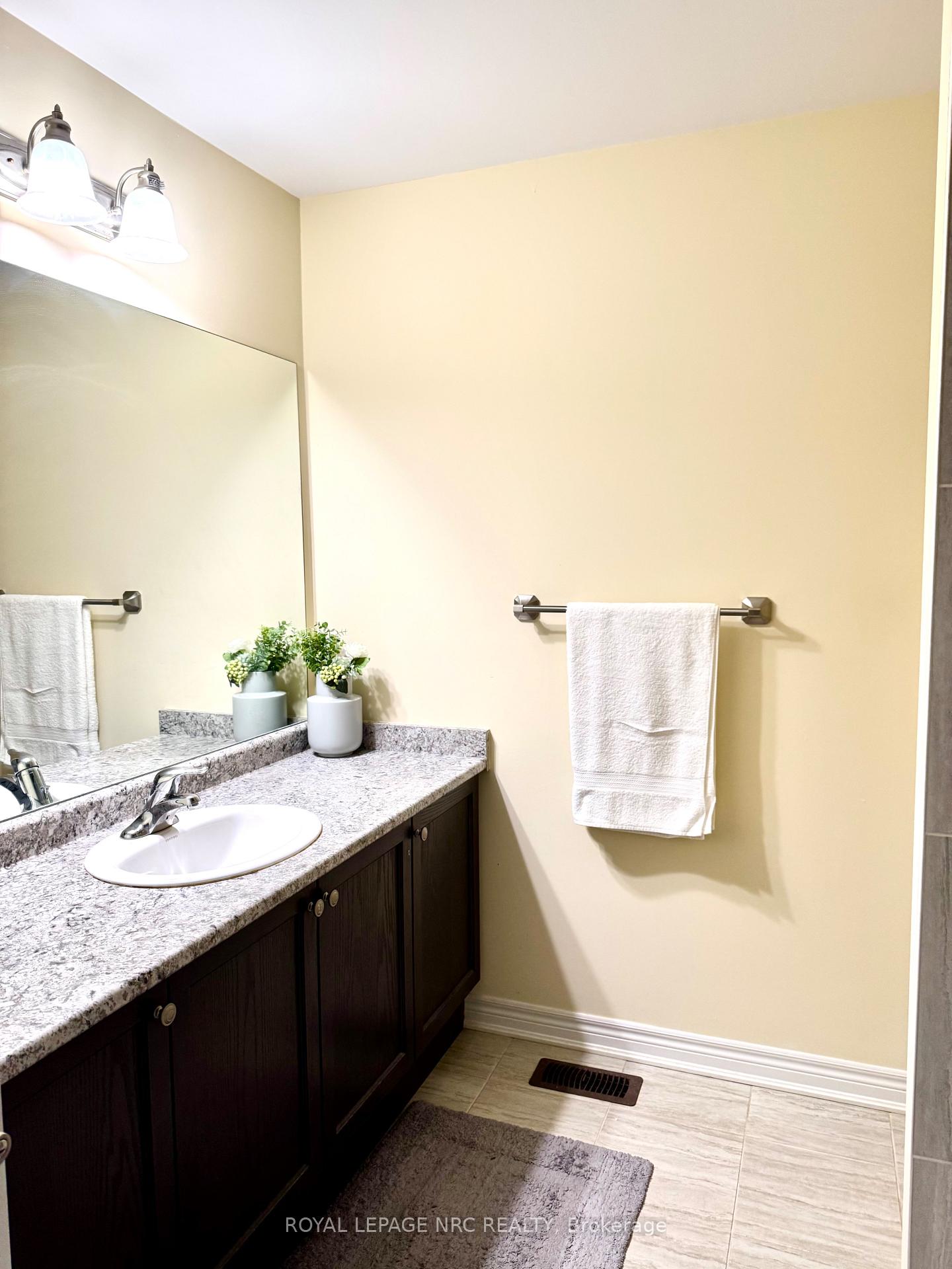 Photo 21 of 45 Sparkle Drive, Thorold, Rolling Meadows — HOMEH