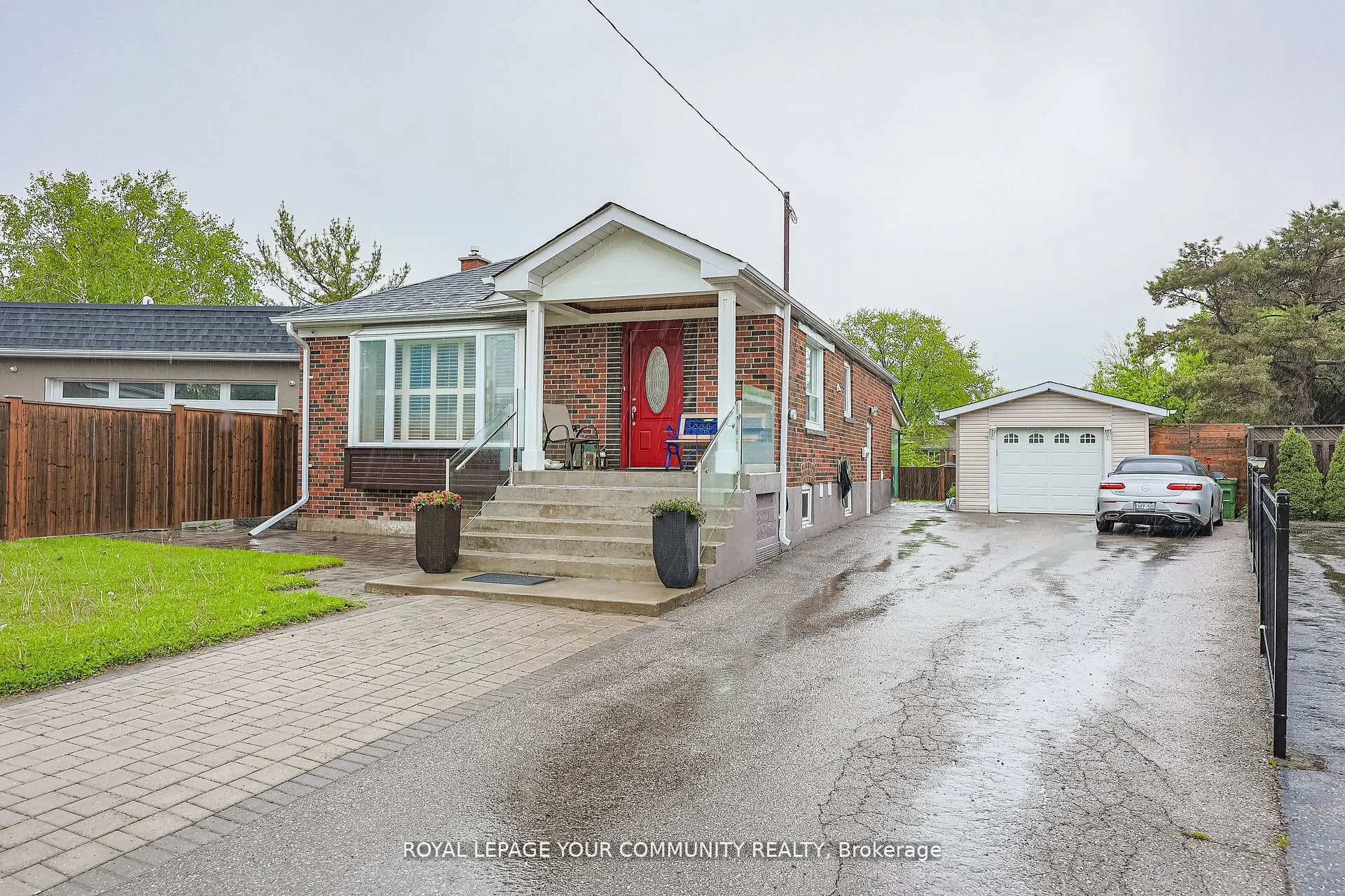 Front of Unit Upper, 52 Princeway Drive