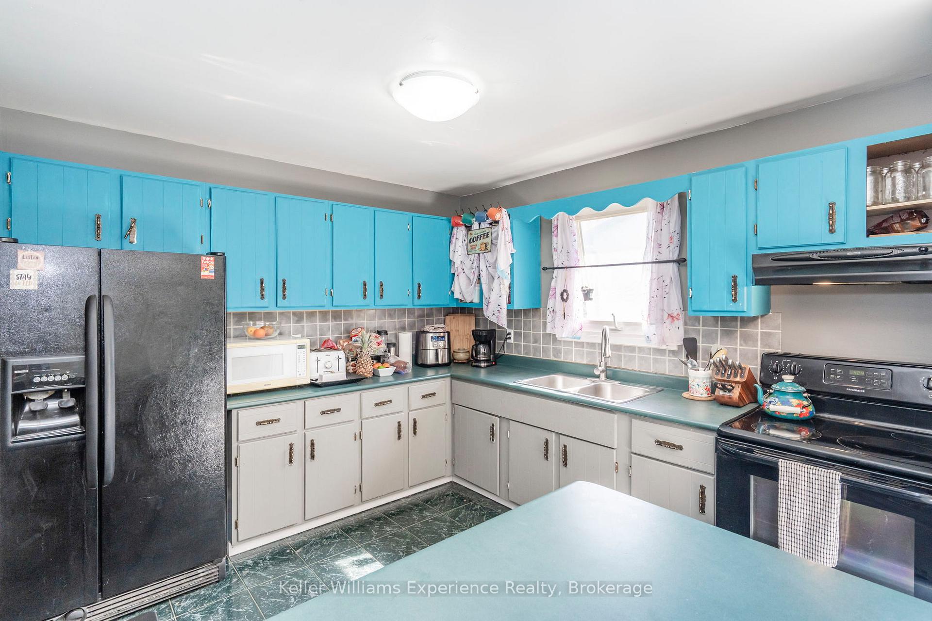Photo 2 of 487 Nottingham Street, Tay, Port McNicoll — HOMEH