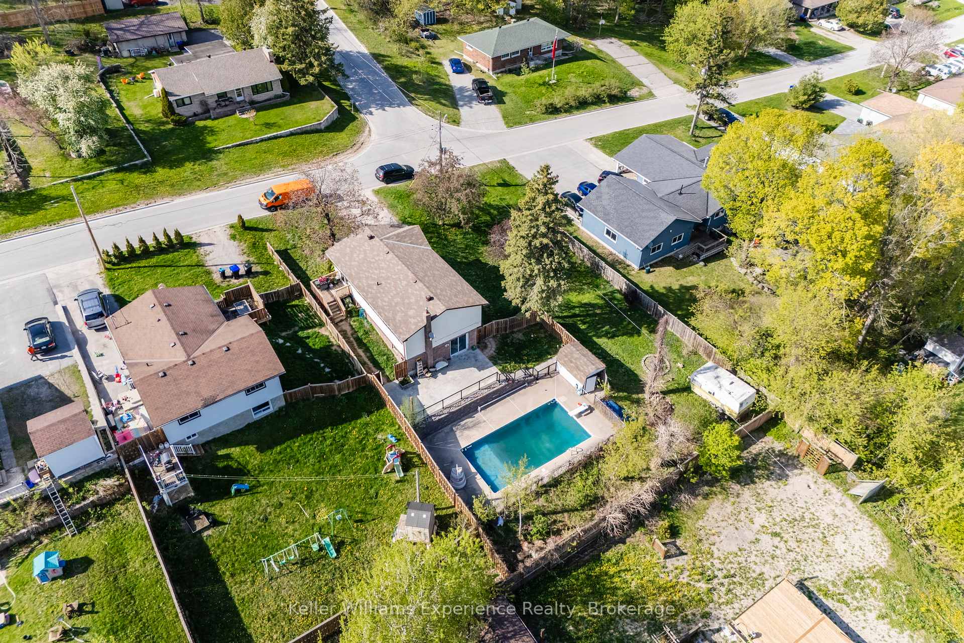 Photo 13 of 487 Nottingham Street, Tay, Port McNicoll — HOMEH