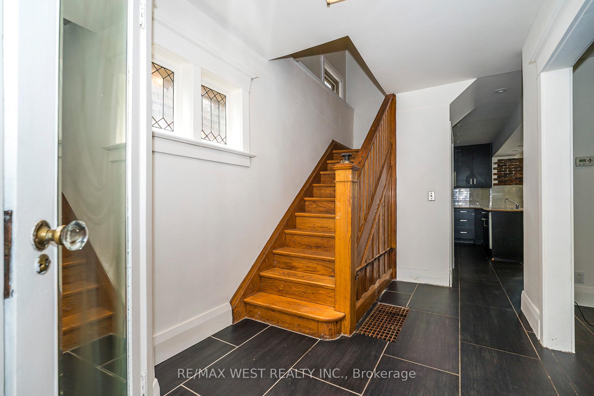 Photo 5 of 38 Beck Avenue, Toronto, East End-Danforth — HOMEH