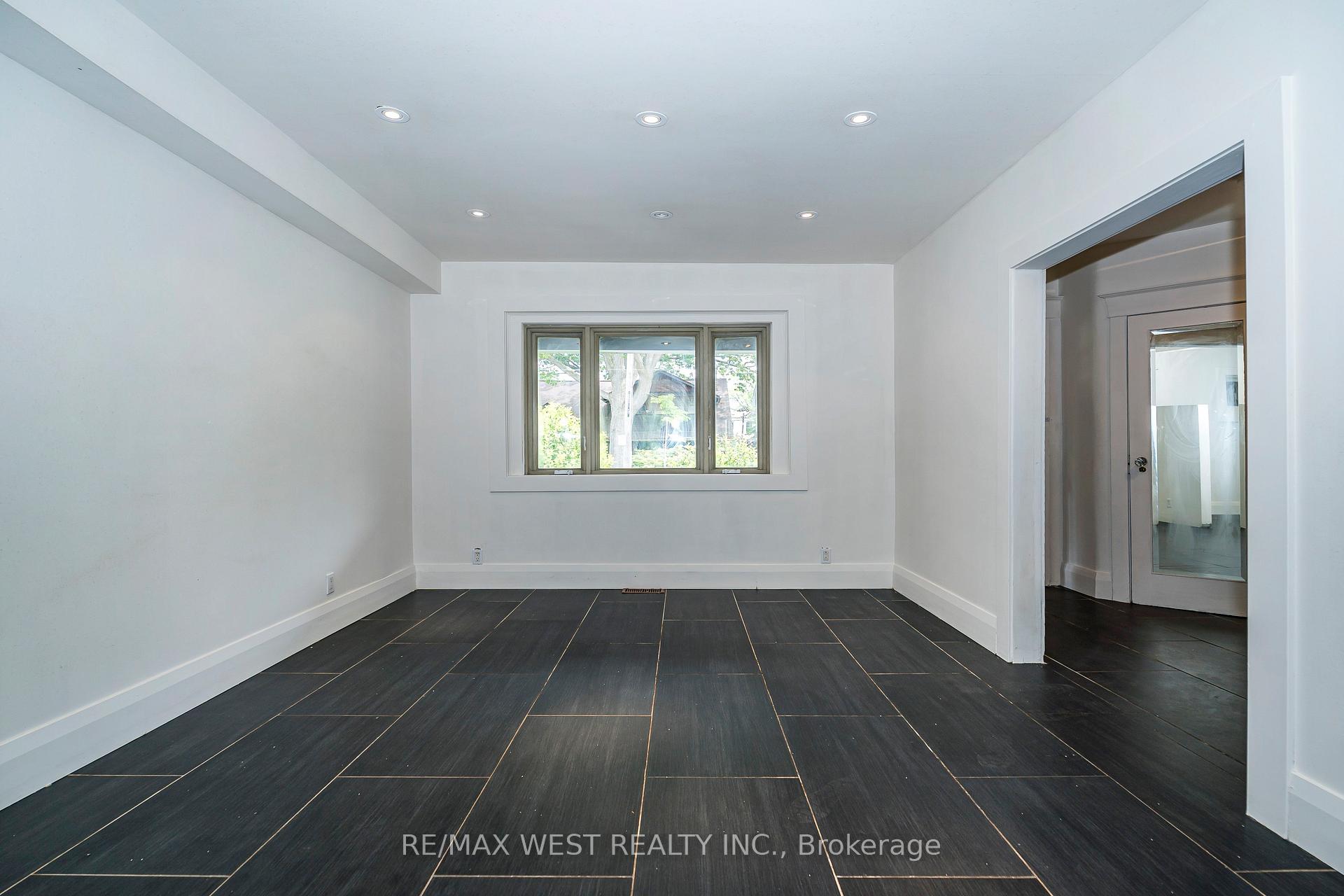 Photo 8 of 38 Beck Avenue, Toronto, East End-Danforth — HOMEH