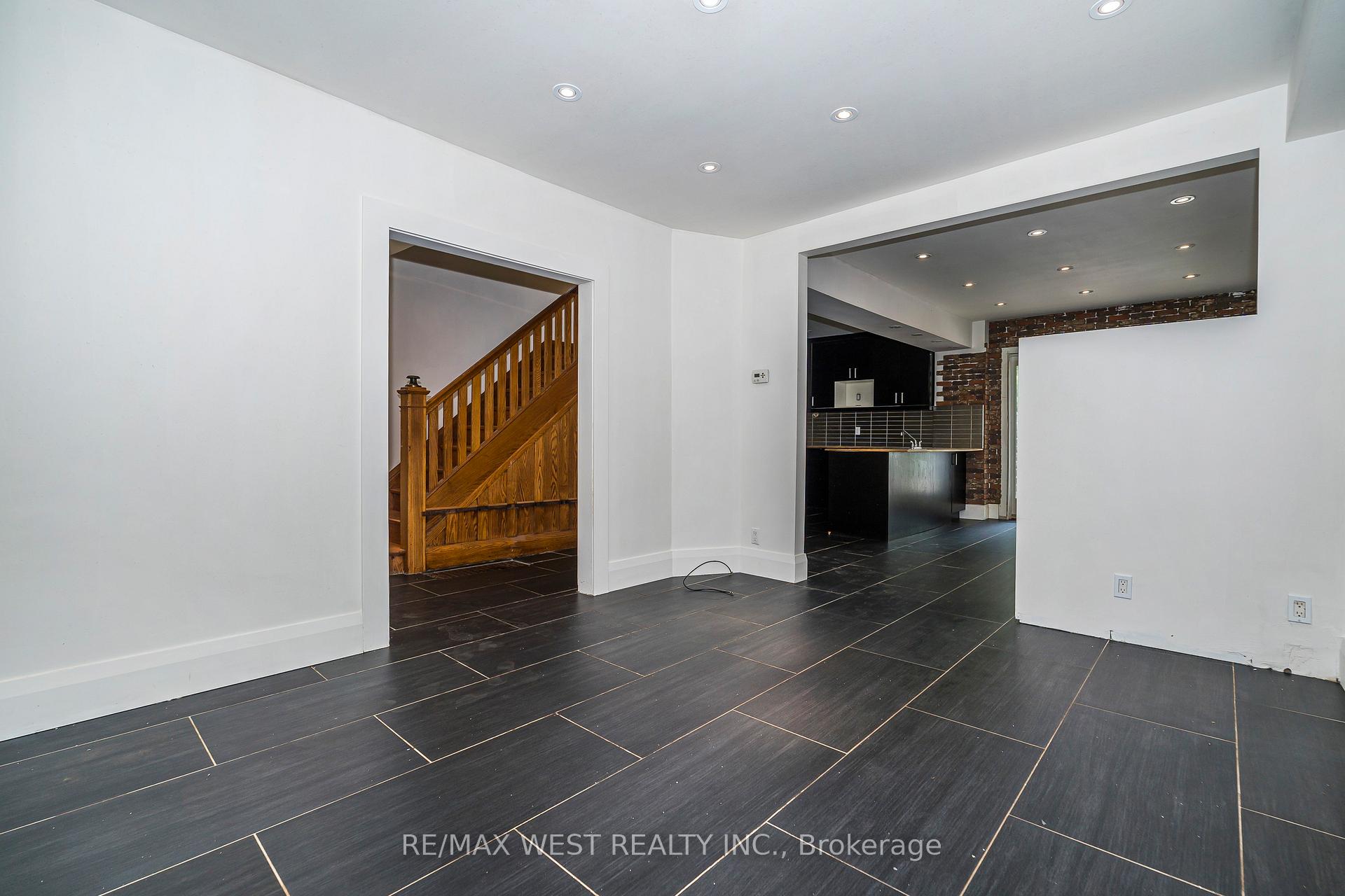 Photo 9 of 38 Beck Avenue, Toronto, East End-Danforth — HOMEH