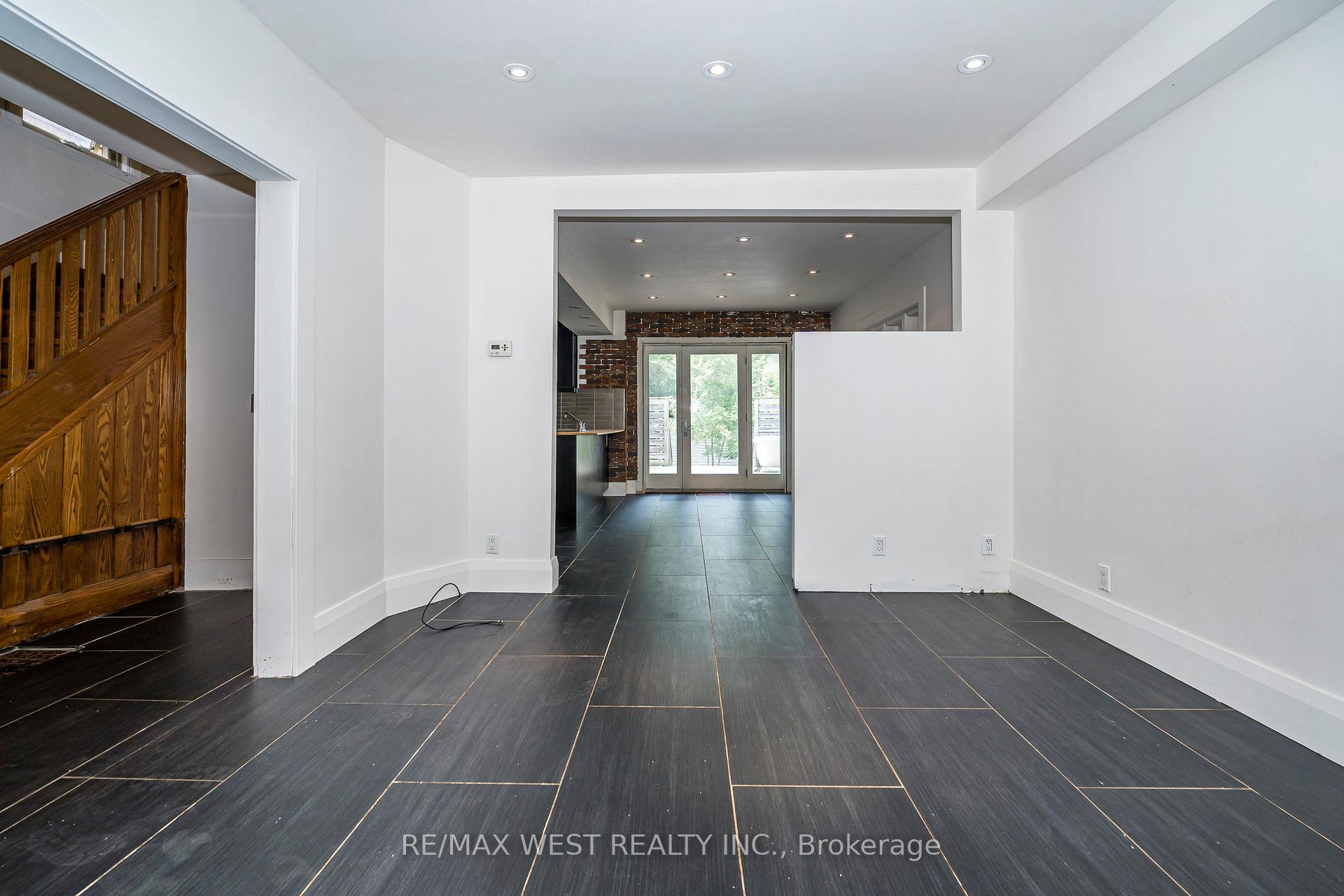 Photo 10 of 38 Beck Avenue, Toronto, East End-Danforth — HOMEH