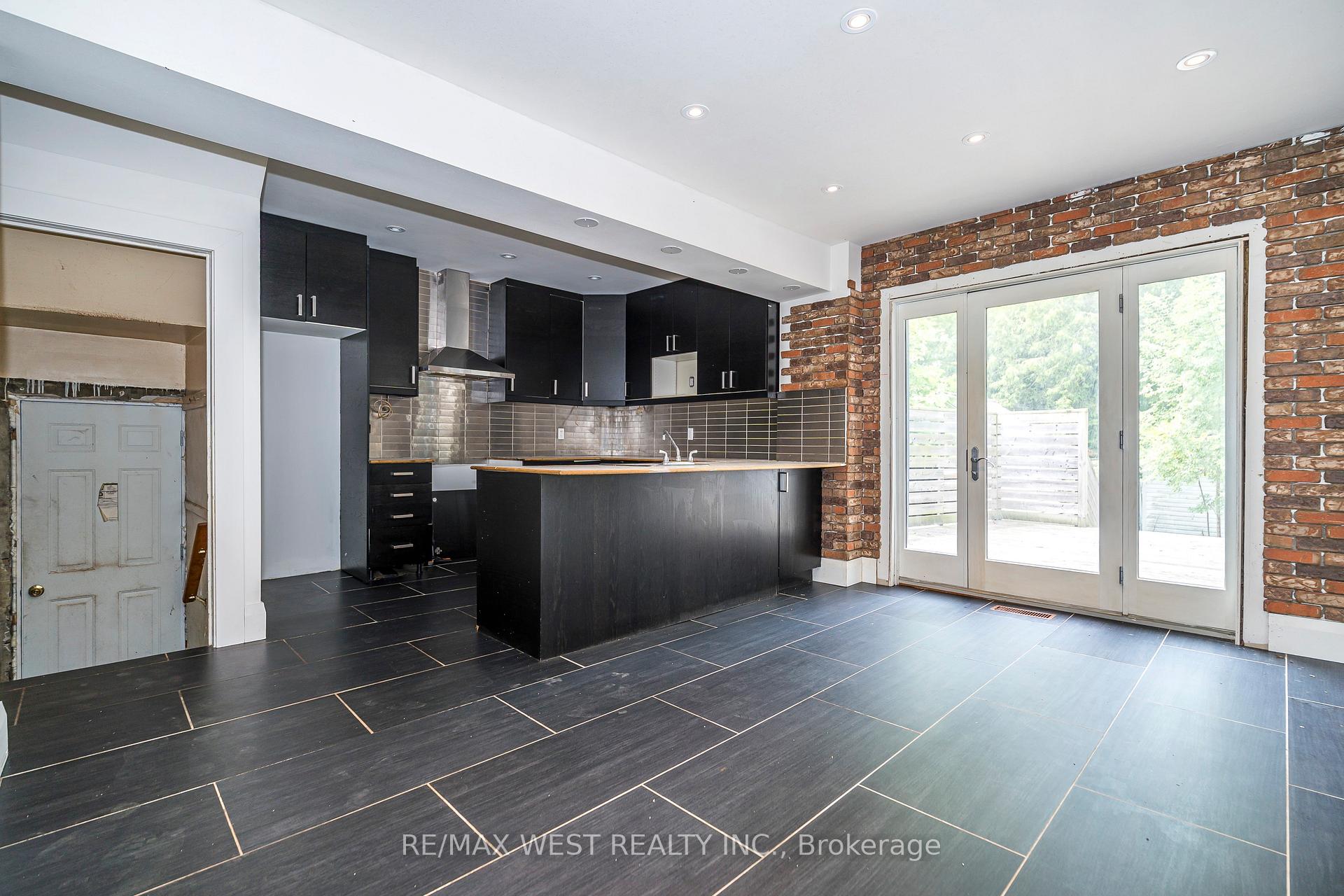 Photo 11 of 38 Beck Avenue, Toronto, East End-Danforth — HOMEH