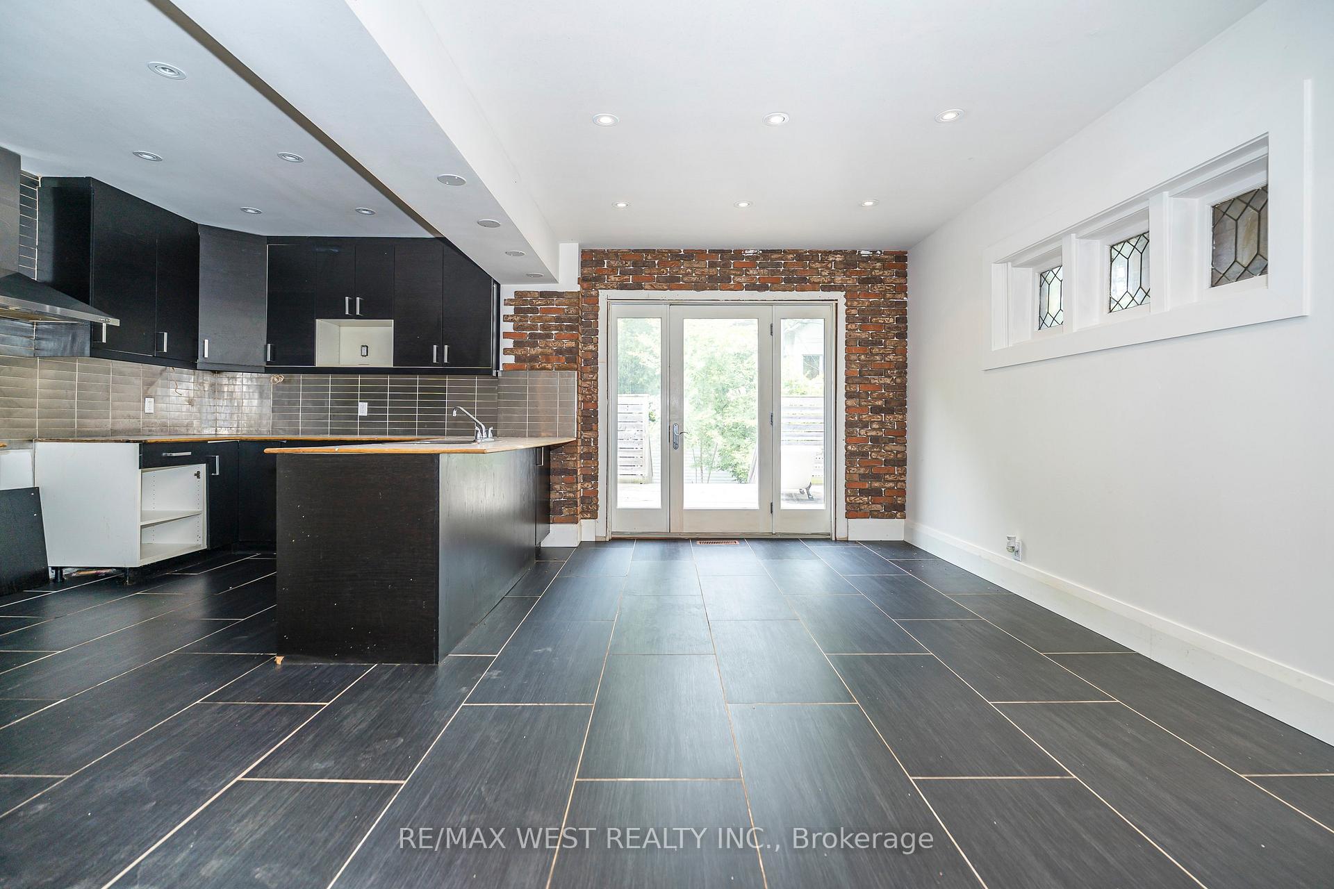 Photo 12 of 38 Beck Avenue, Toronto, East End-Danforth — HOMEH
