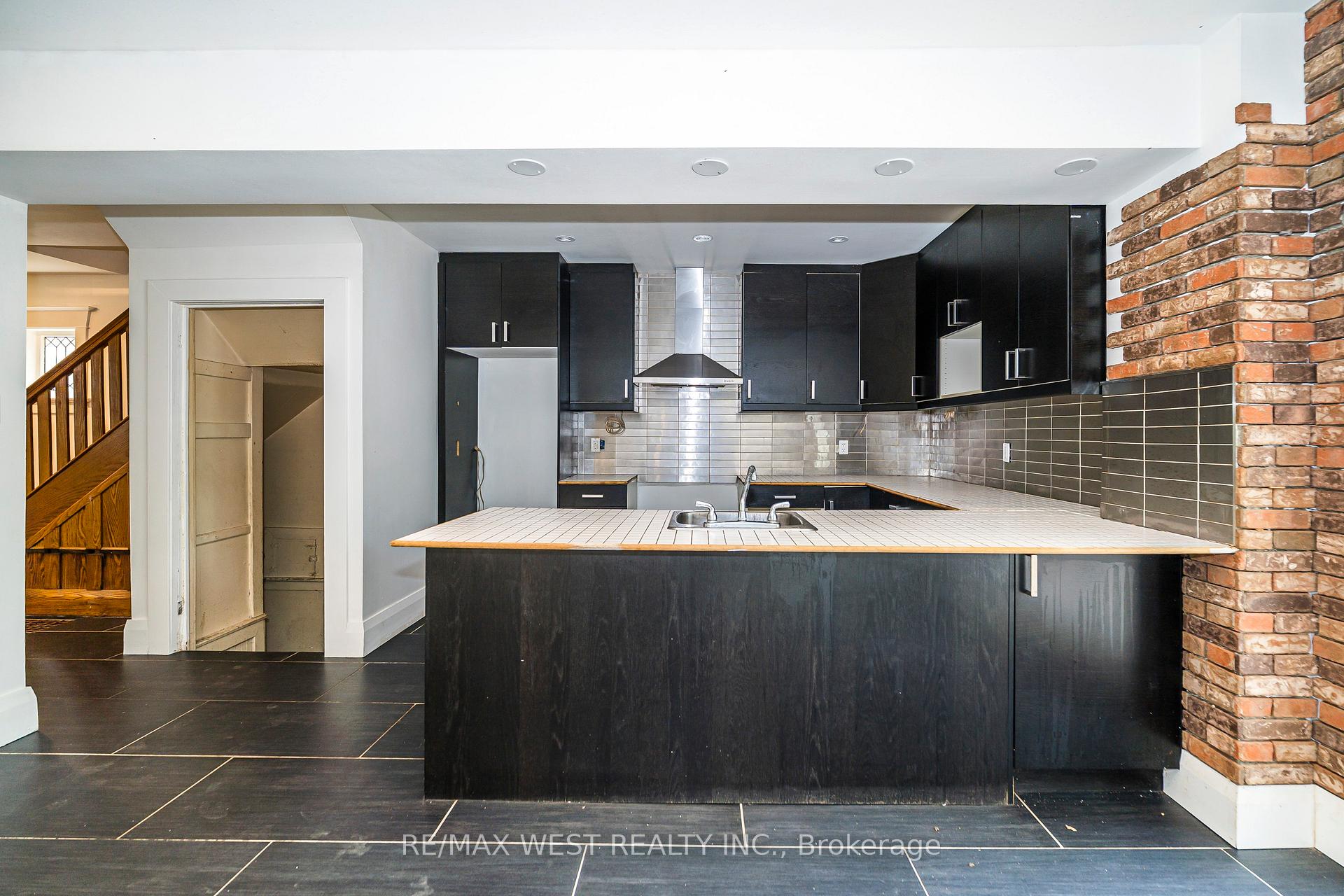 Photo 14 of 38 Beck Avenue, Toronto, East End-Danforth — HOMEH