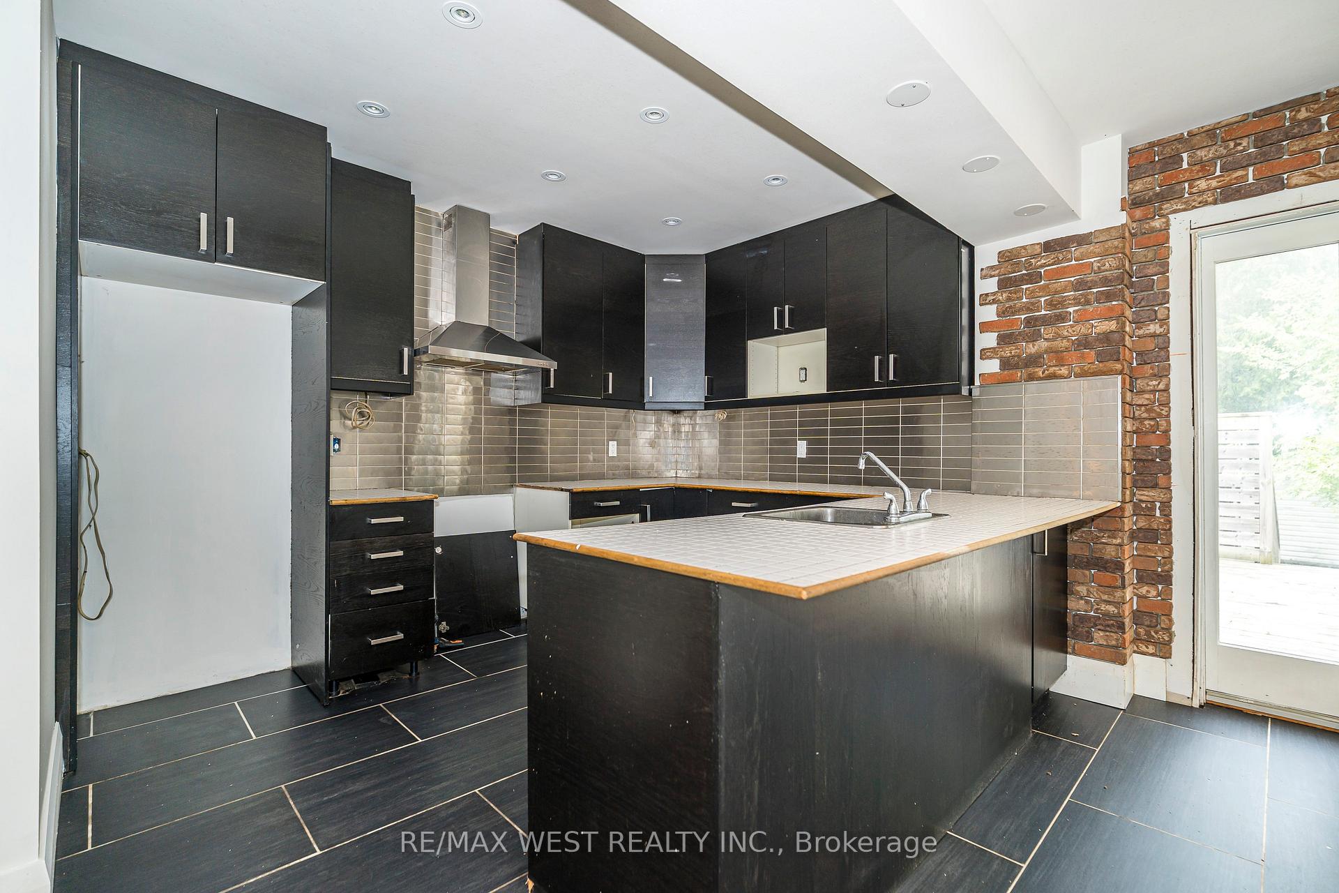 Photo 15 of 38 Beck Avenue, Toronto, East End-Danforth — HOMEH