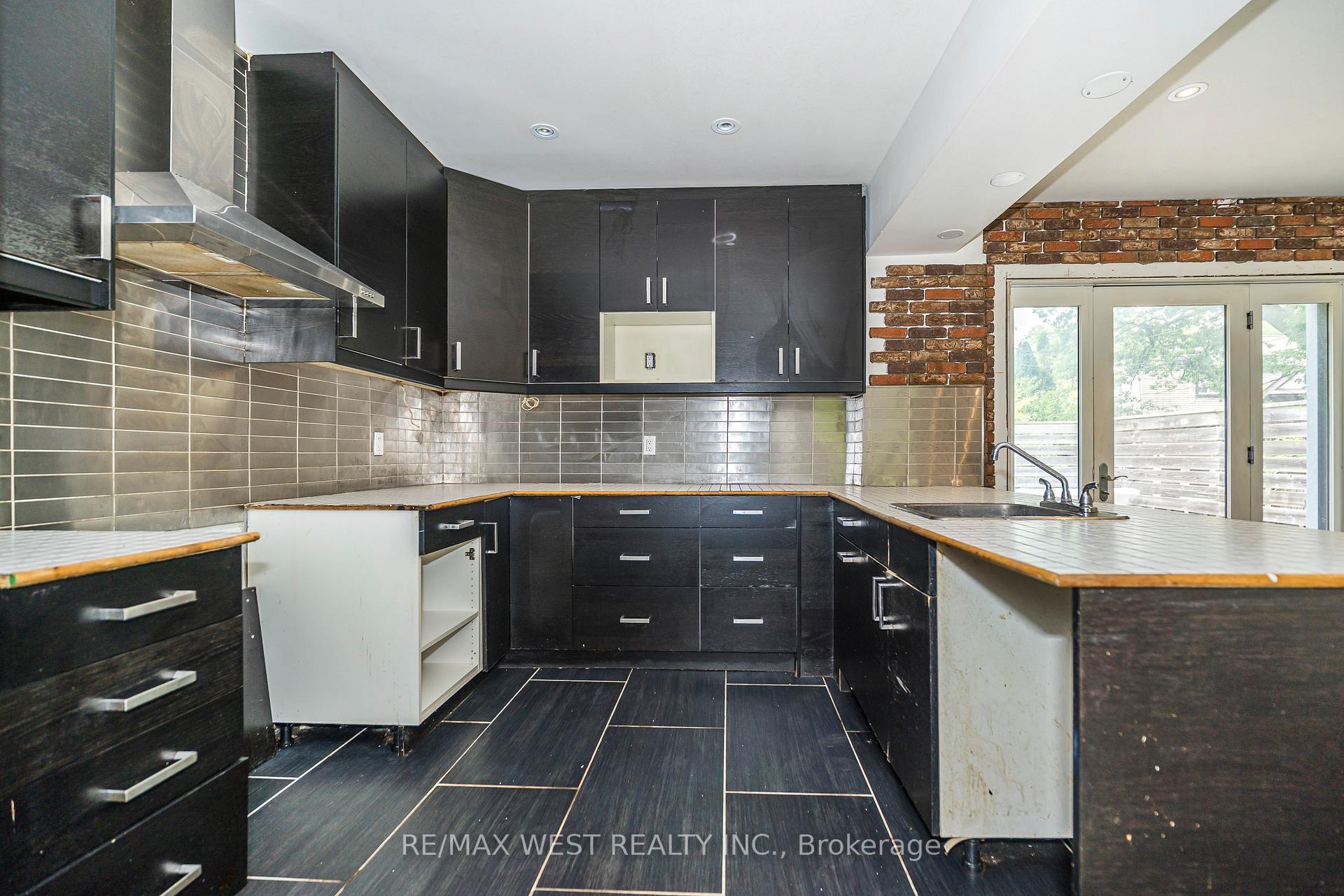 Photo 16 of 38 Beck Avenue, Toronto, East End-Danforth — HOMEH