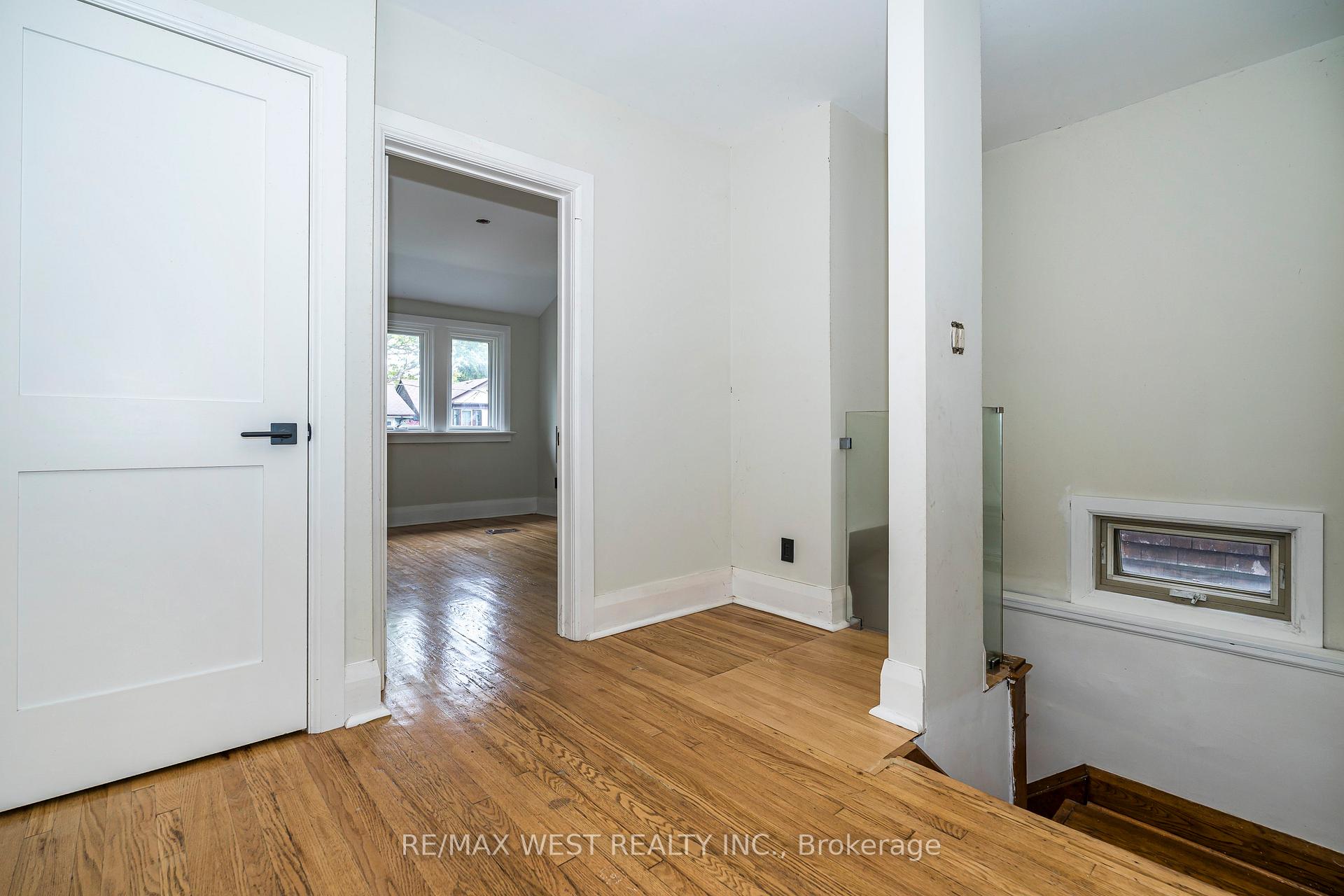 Photo 19 of 38 Beck Avenue, Toronto, East End-Danforth — HOMEH