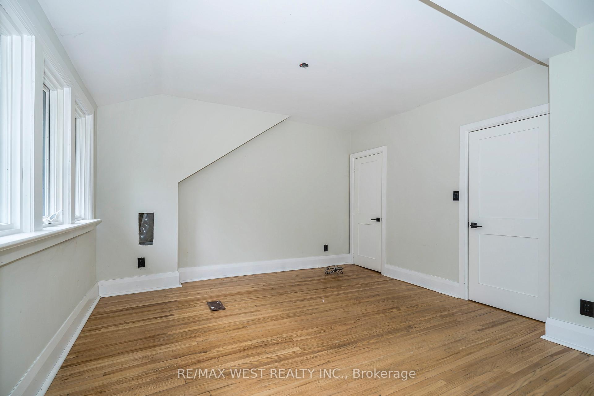 Photo 25 of 38 Beck Avenue, Toronto, East End-Danforth — HOMEH