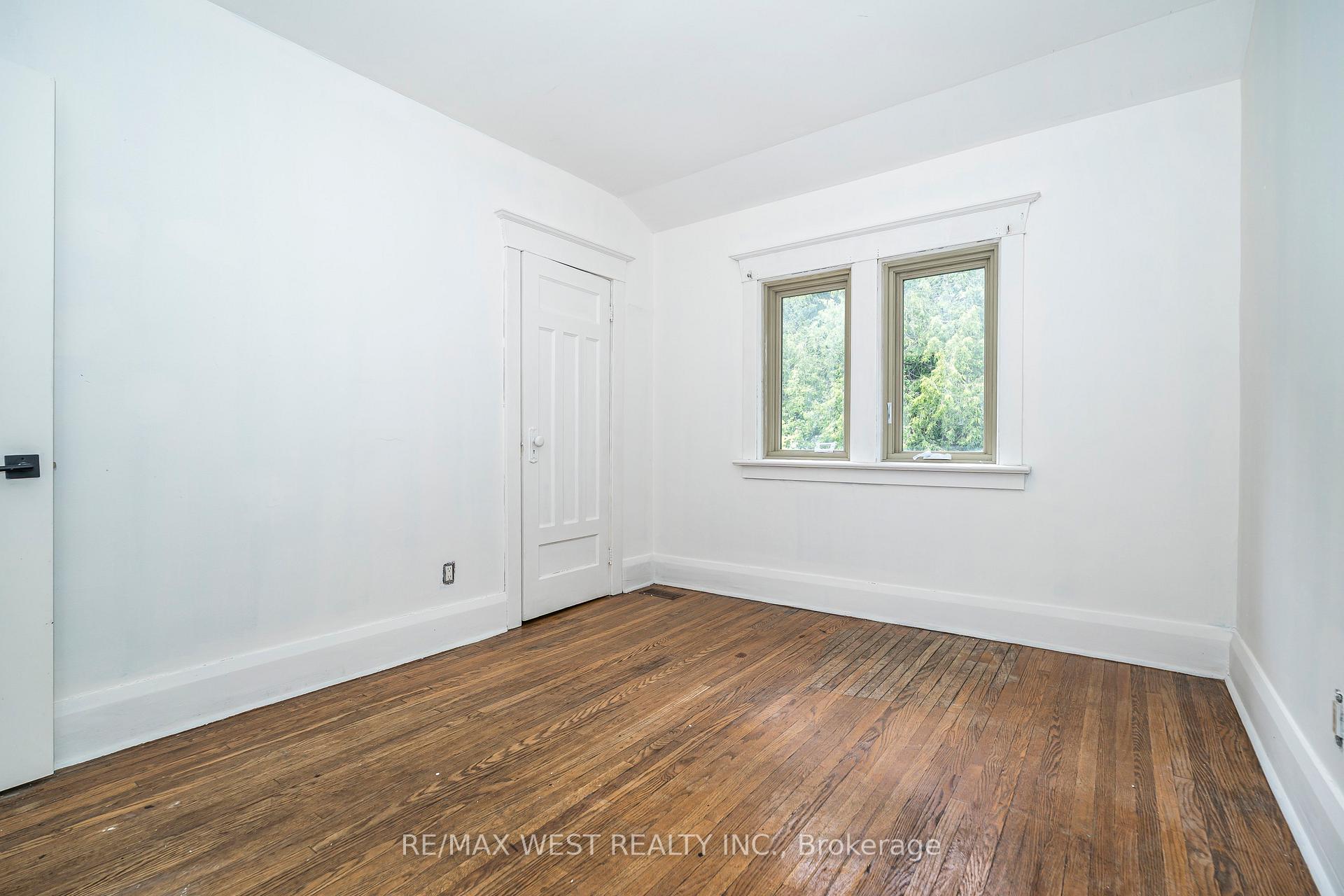 Photo 26 of 38 Beck Avenue, Toronto, East End-Danforth — HOMEH