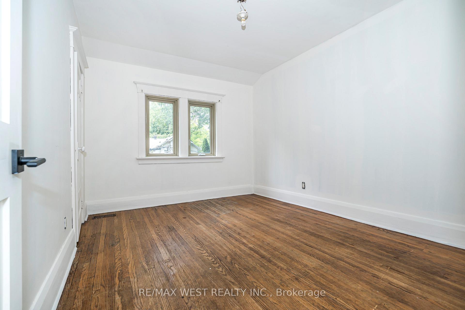 Photo 29 of 38 Beck Avenue, Toronto, East End-Danforth — HOMEH