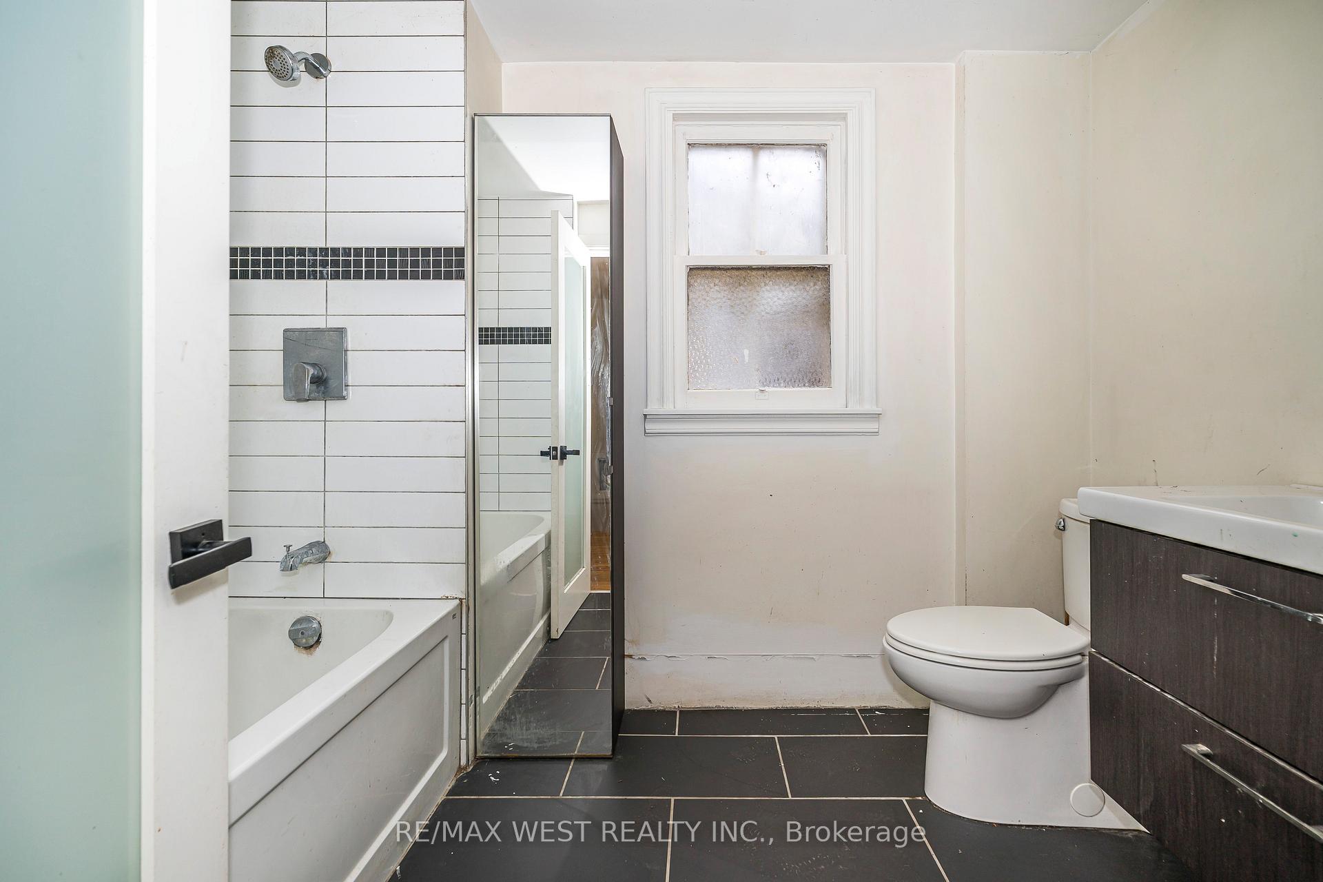 Photo 30 of 38 Beck Avenue, Toronto, East End-Danforth — HOMEH