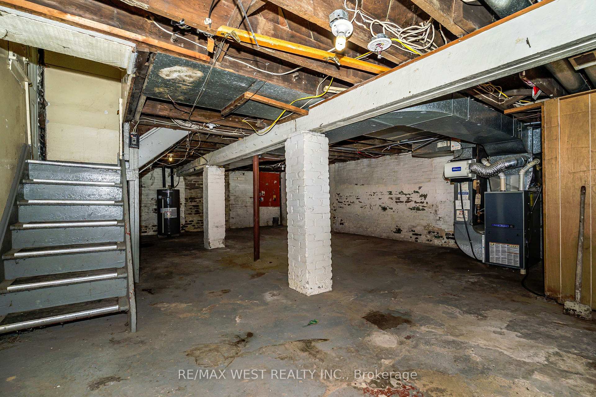 Photo 33 of 38 Beck Avenue, Toronto, East End-Danforth — HOMEH