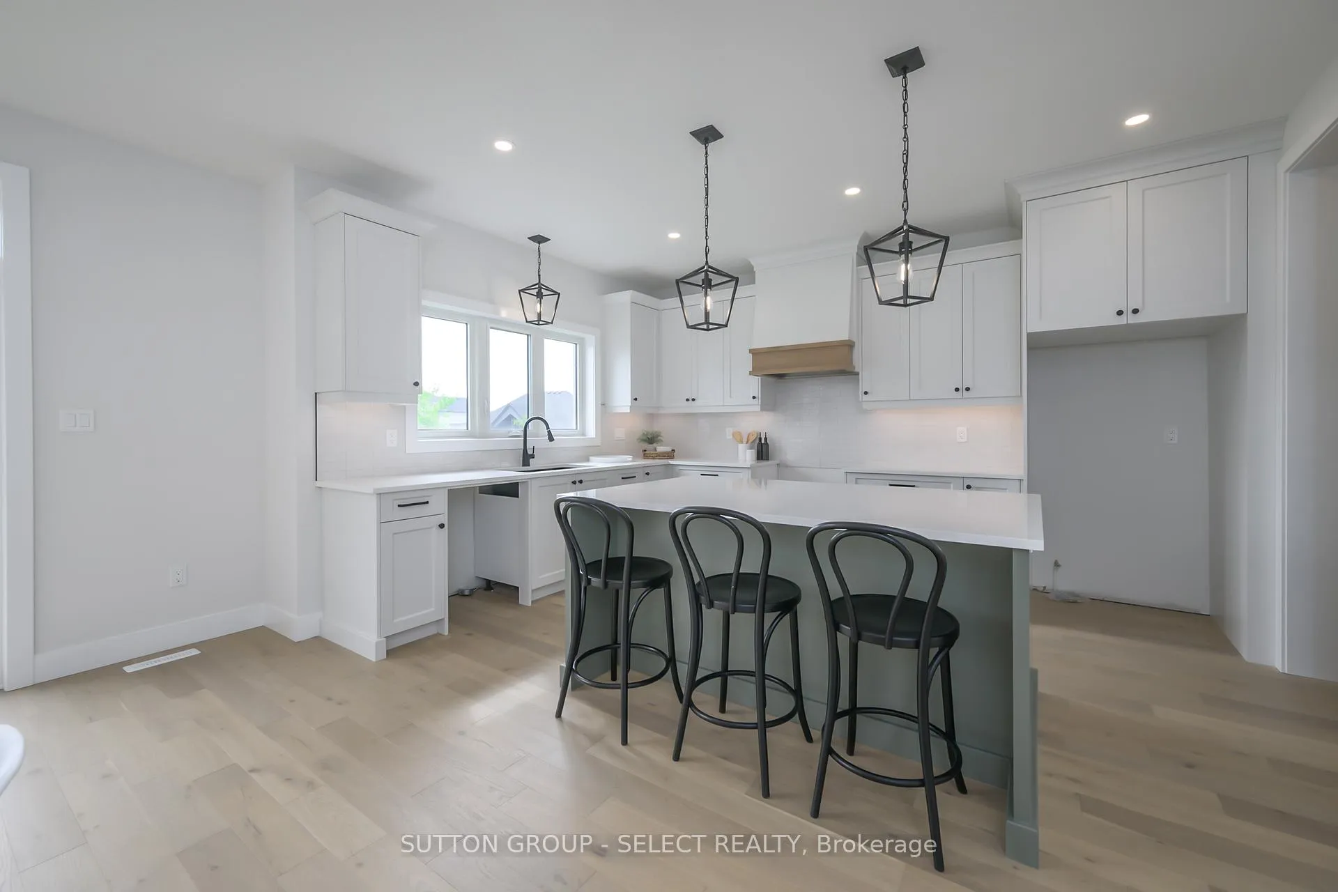 Photo 12 of 138 Harvest Lane, Thames Centre, Dorchester — HOMEH