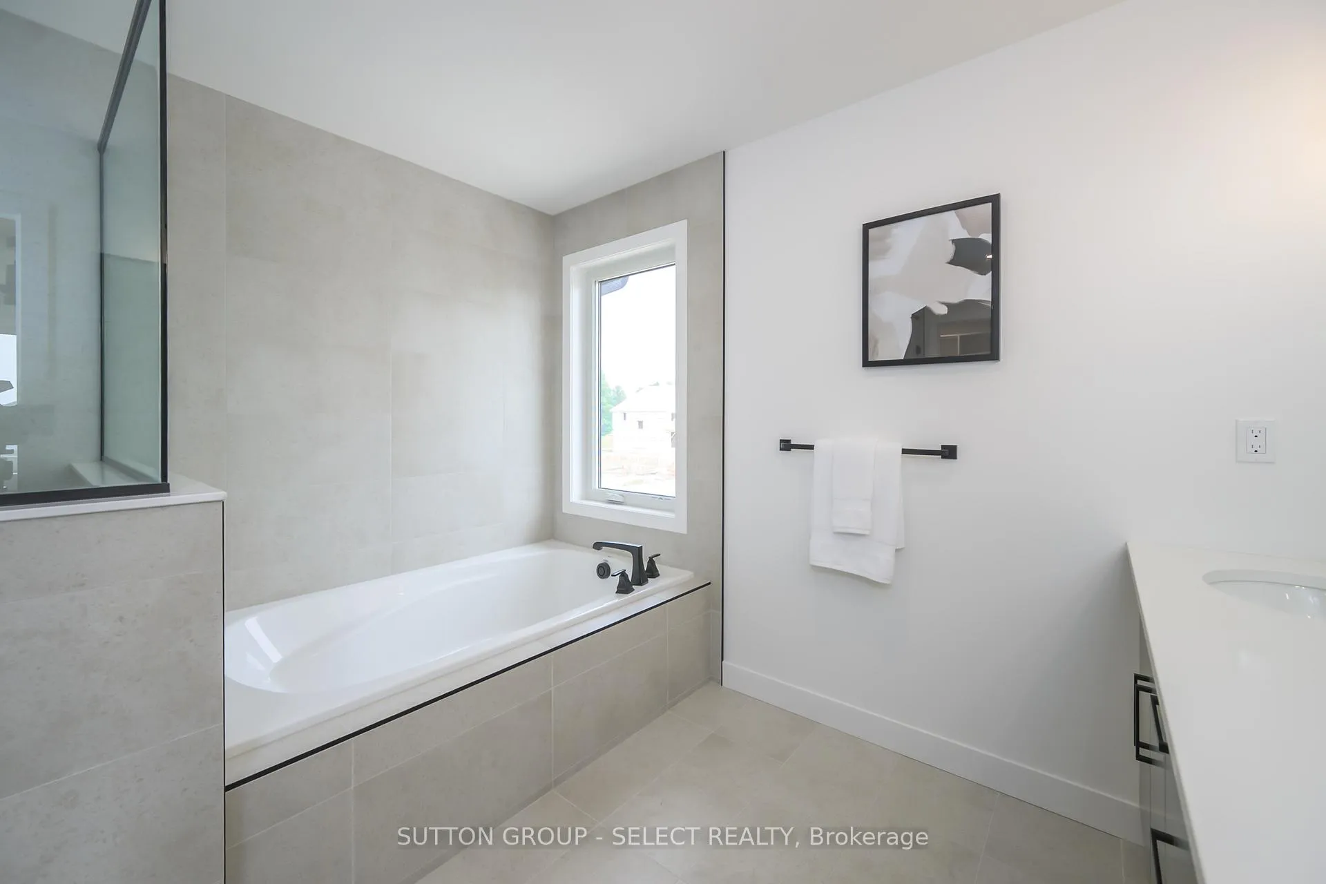Photo 23 of 138 Harvest Lane, Thames Centre, Dorchester — HOMEH