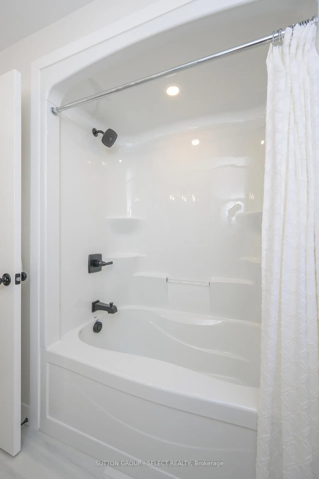 Photo 34 of 138 Harvest Lane, Thames Centre, Dorchester — HOMEH