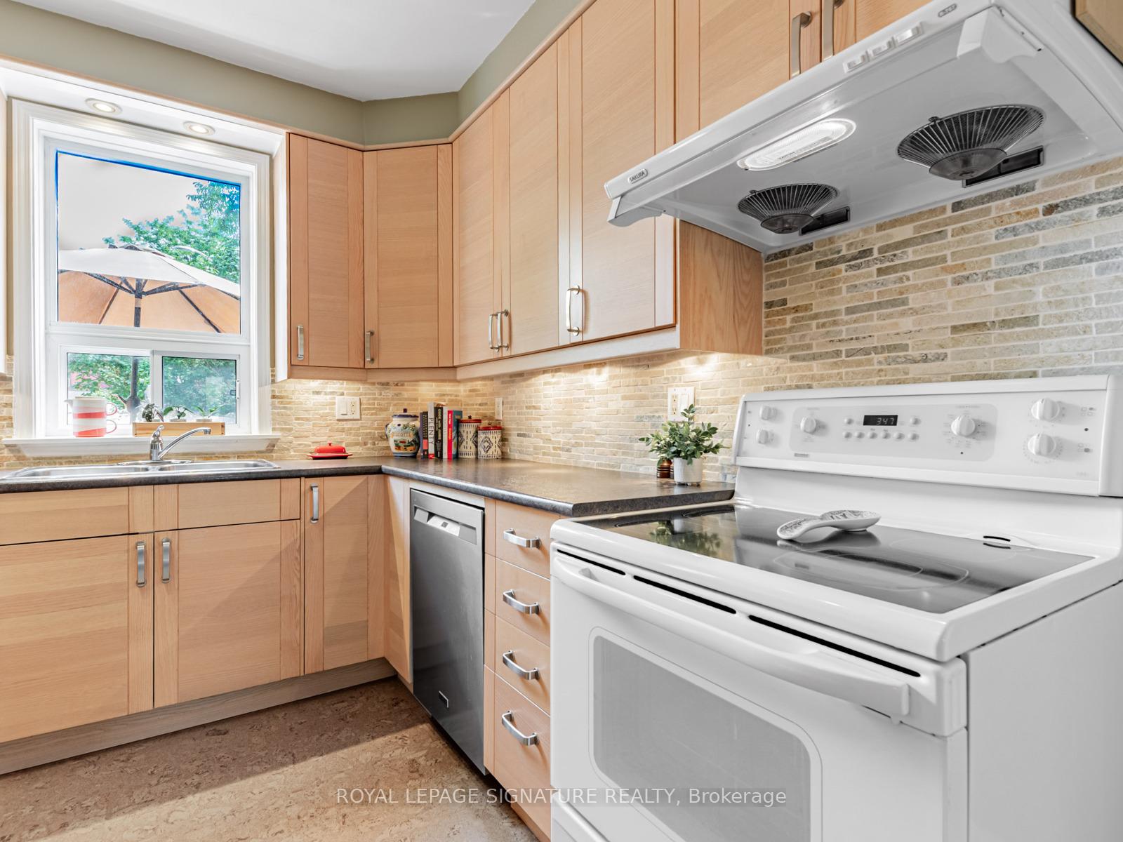 Photo 13 of 15 Fielding Avenue, Toronto, Danforth — HOMEH