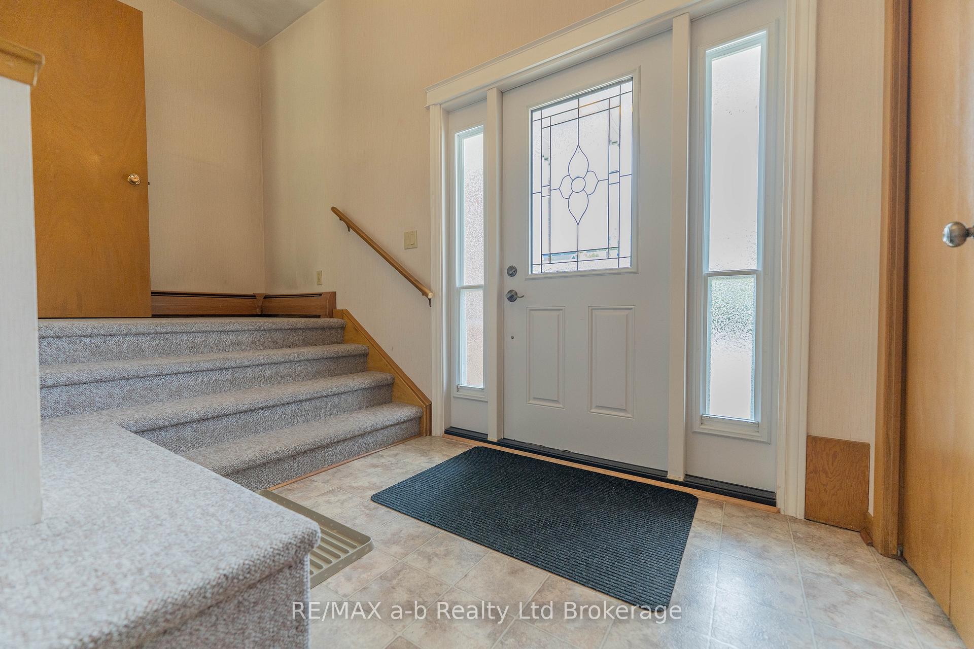 Photo 4 of 18 Van Street, Tillsonburg — HOMEH