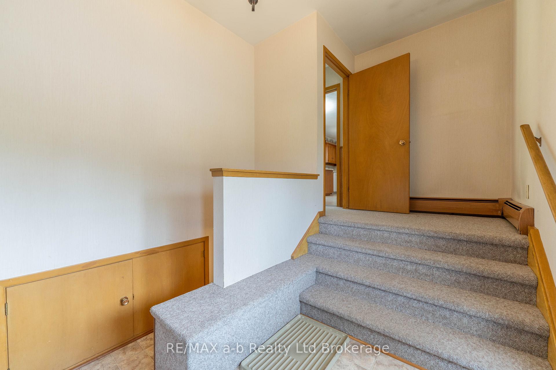 Photo 5 of 18 Van Street, Tillsonburg — HOMEH