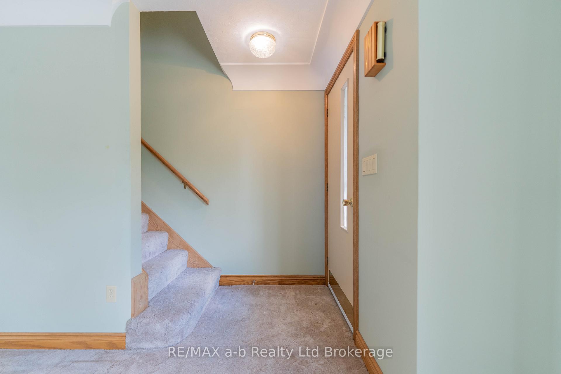 Photo 6 of 18 Van Street, Tillsonburg — HOMEH