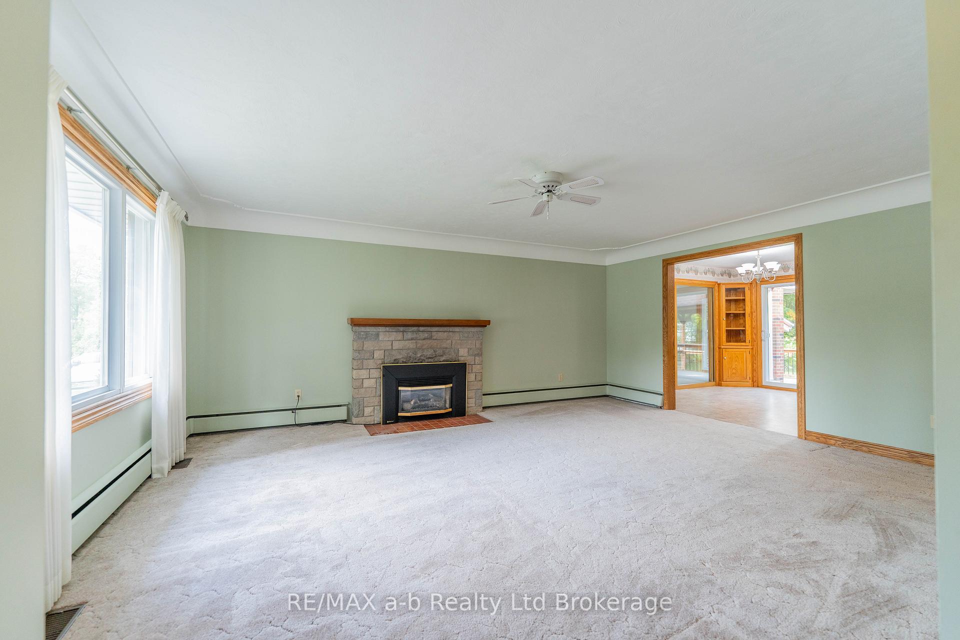 Photo 7 of 18 Van Street, Tillsonburg — HOMEH