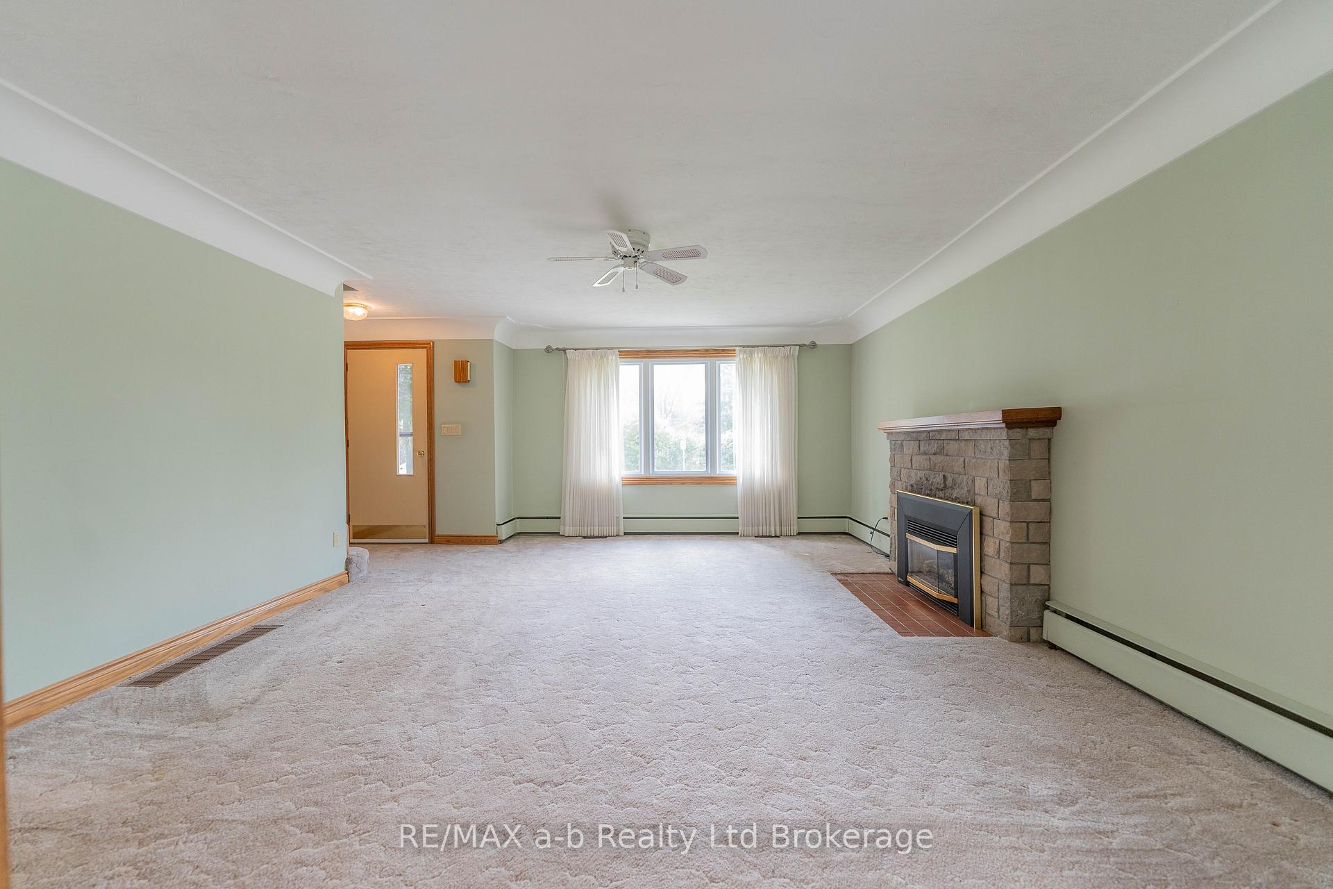Photo 8 of 18 Van Street, Tillsonburg — HOMEH