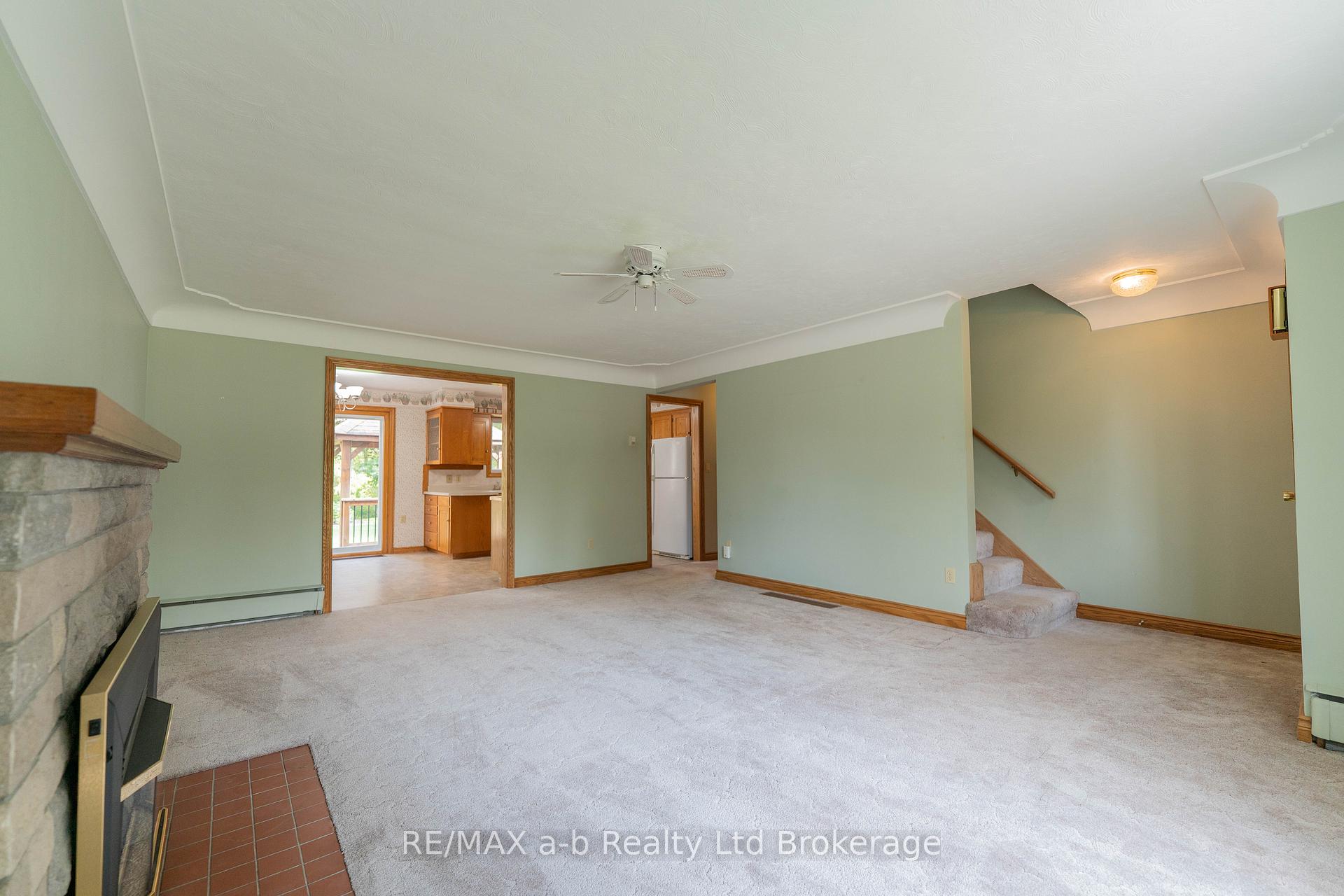 Photo 9 of 18 Van Street, Tillsonburg — HOMEH