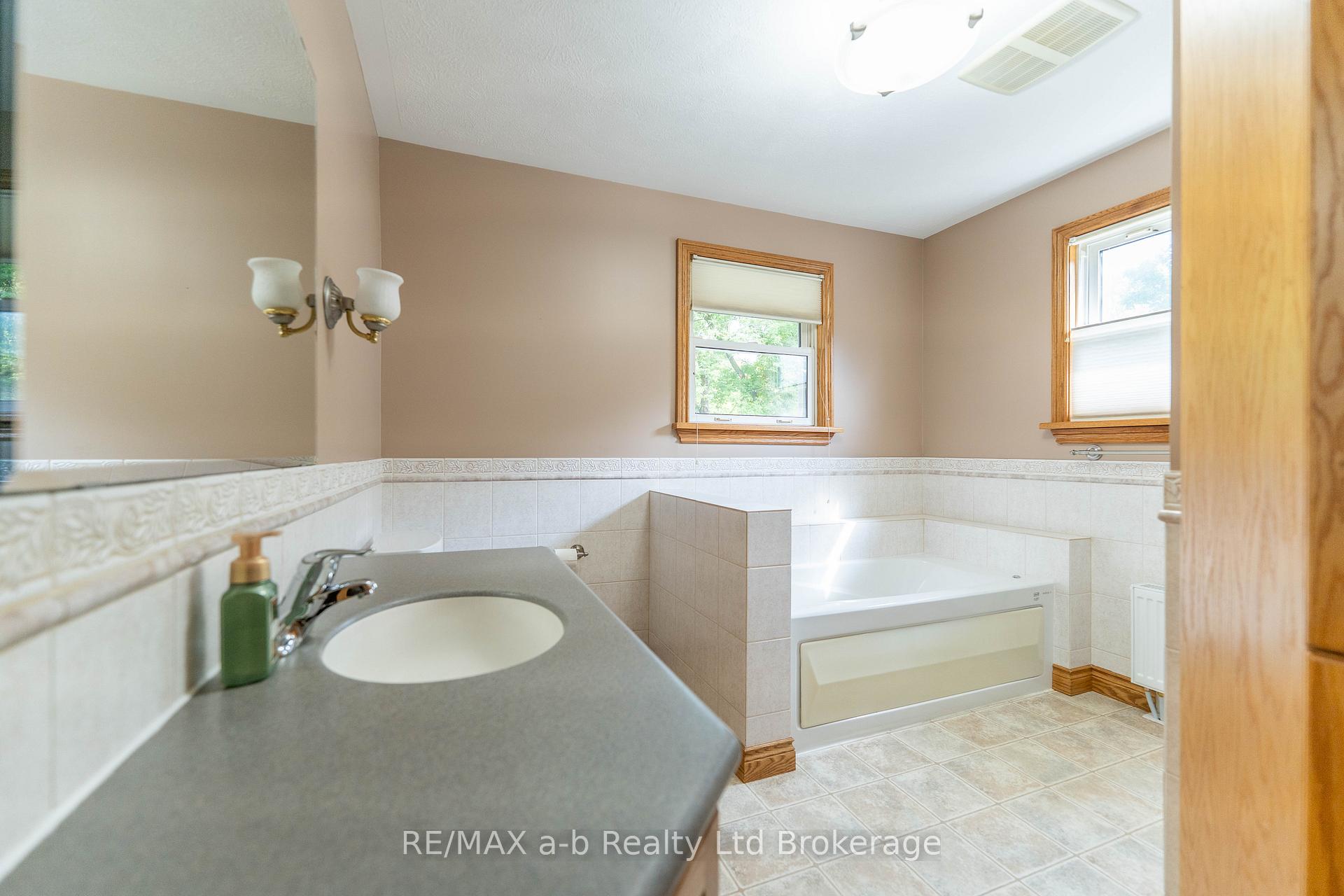 Photo 21 of 18 Van Street, Tillsonburg — HOMEH