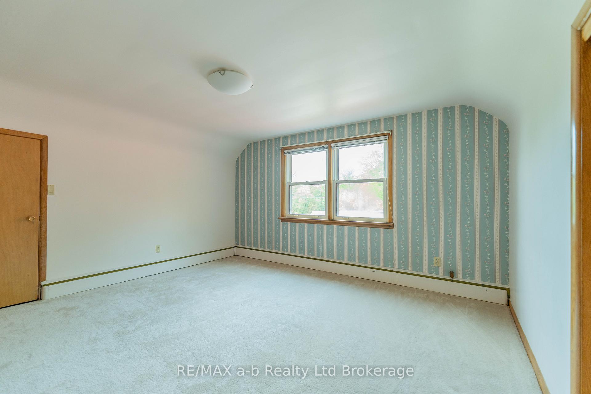 Photo 23 of 18 Van Street, Tillsonburg — HOMEH