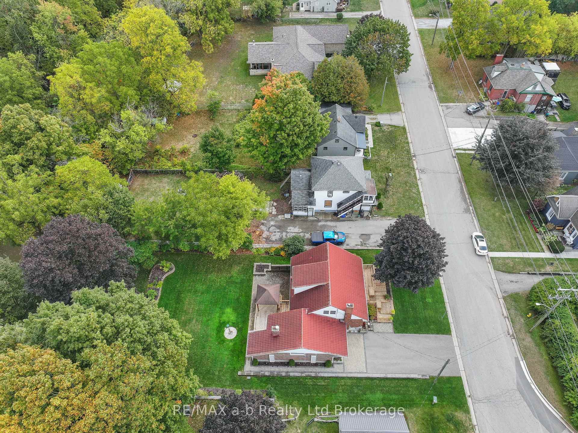 Photo 44 of 18 Van Street, Tillsonburg — HOMEH