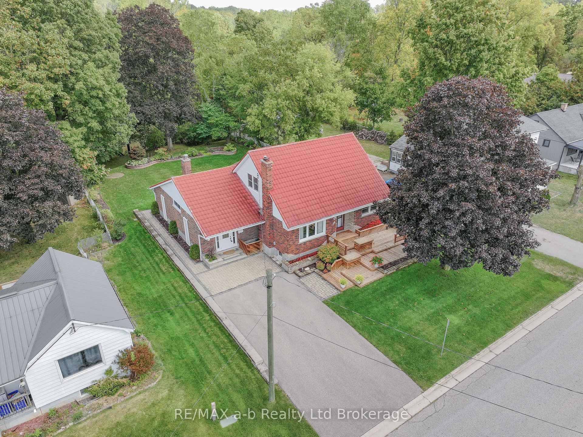 Photo 47 of 18 Van Street, Tillsonburg — HOMEH