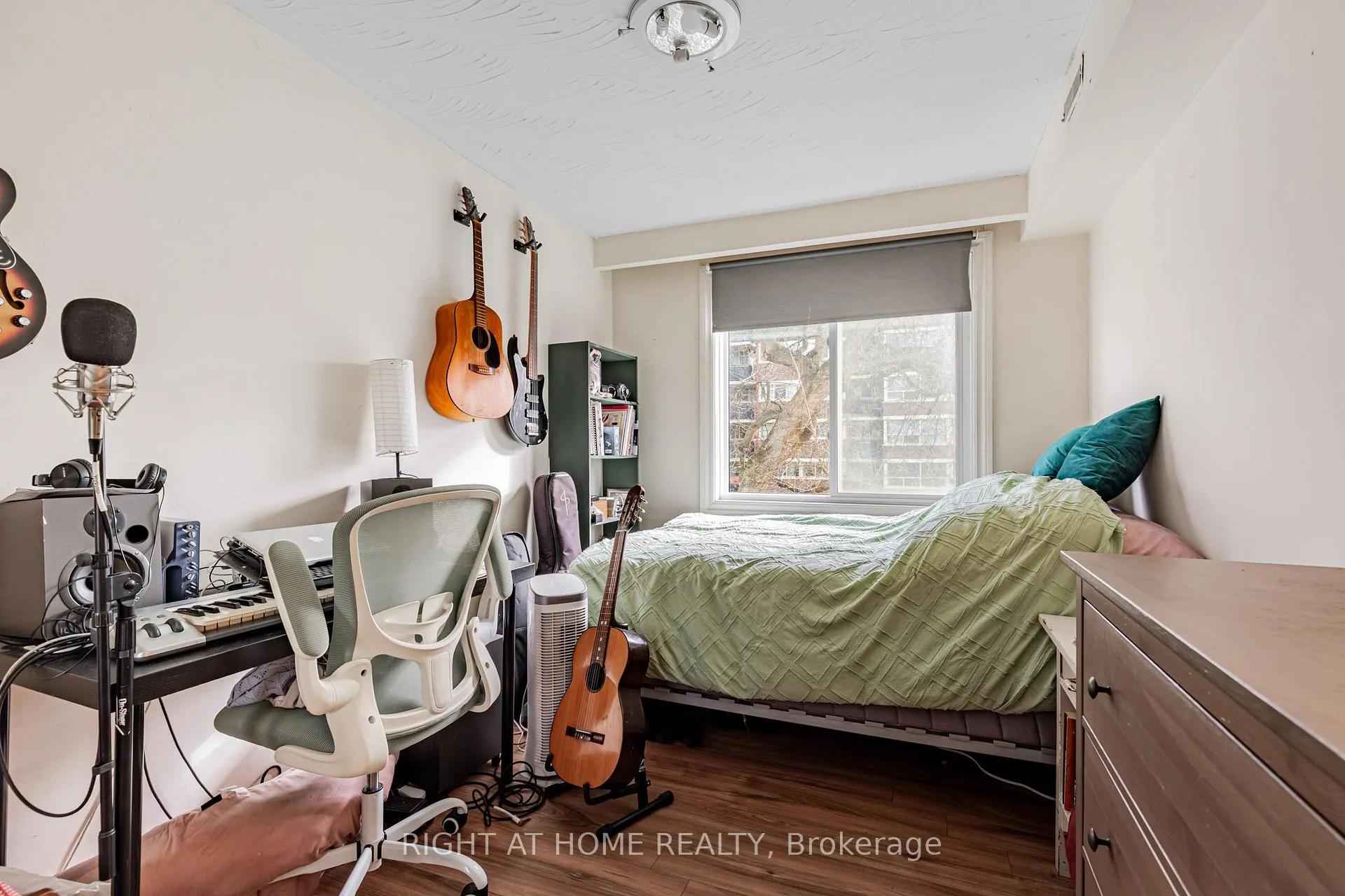 Photo 13 of 333 Bain Avenue, Toronto, Blake-Jones — HOMEH