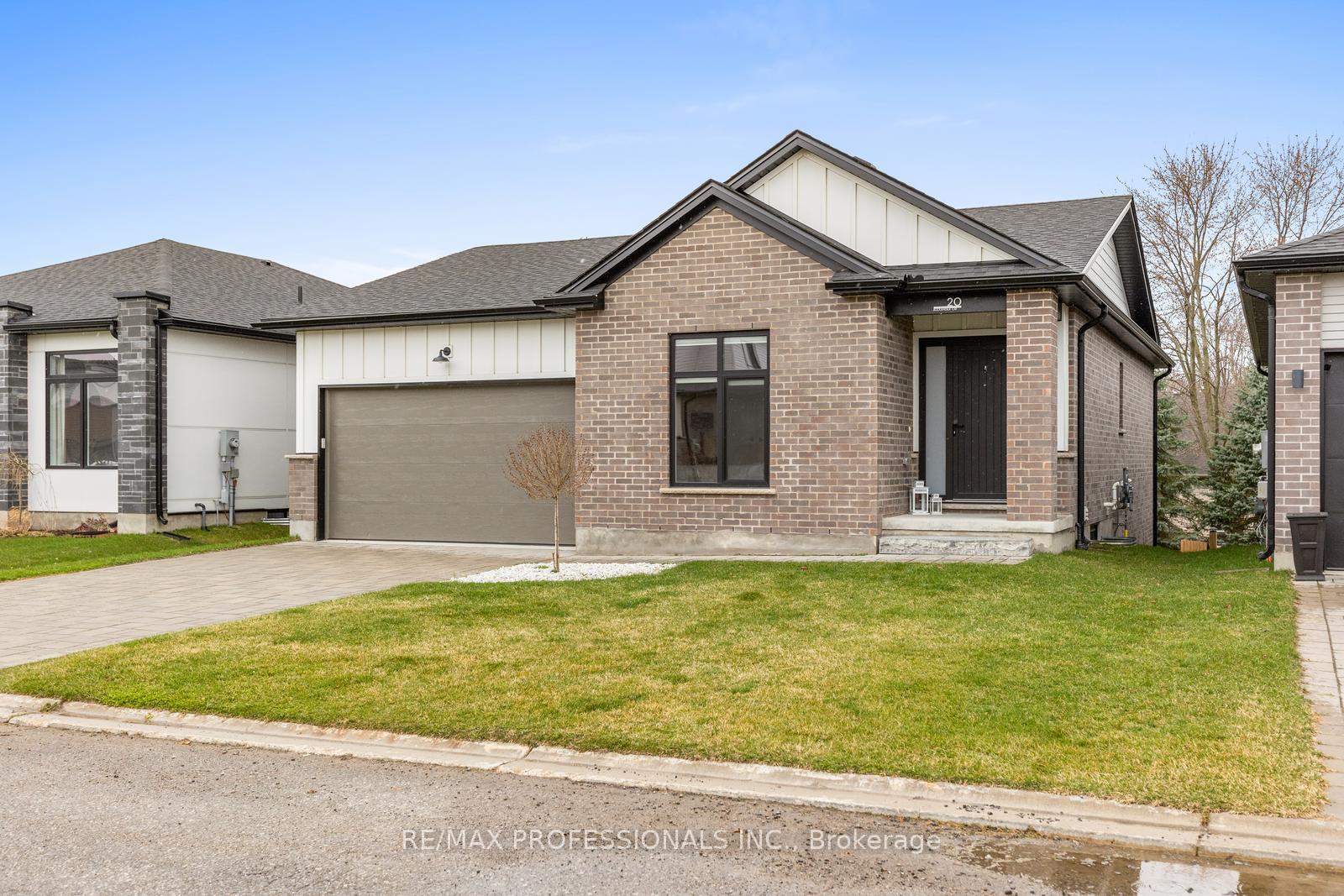 Photo 2 of 20 Alexander Circle, Strathroy-Caradoc, SE — HOMEH