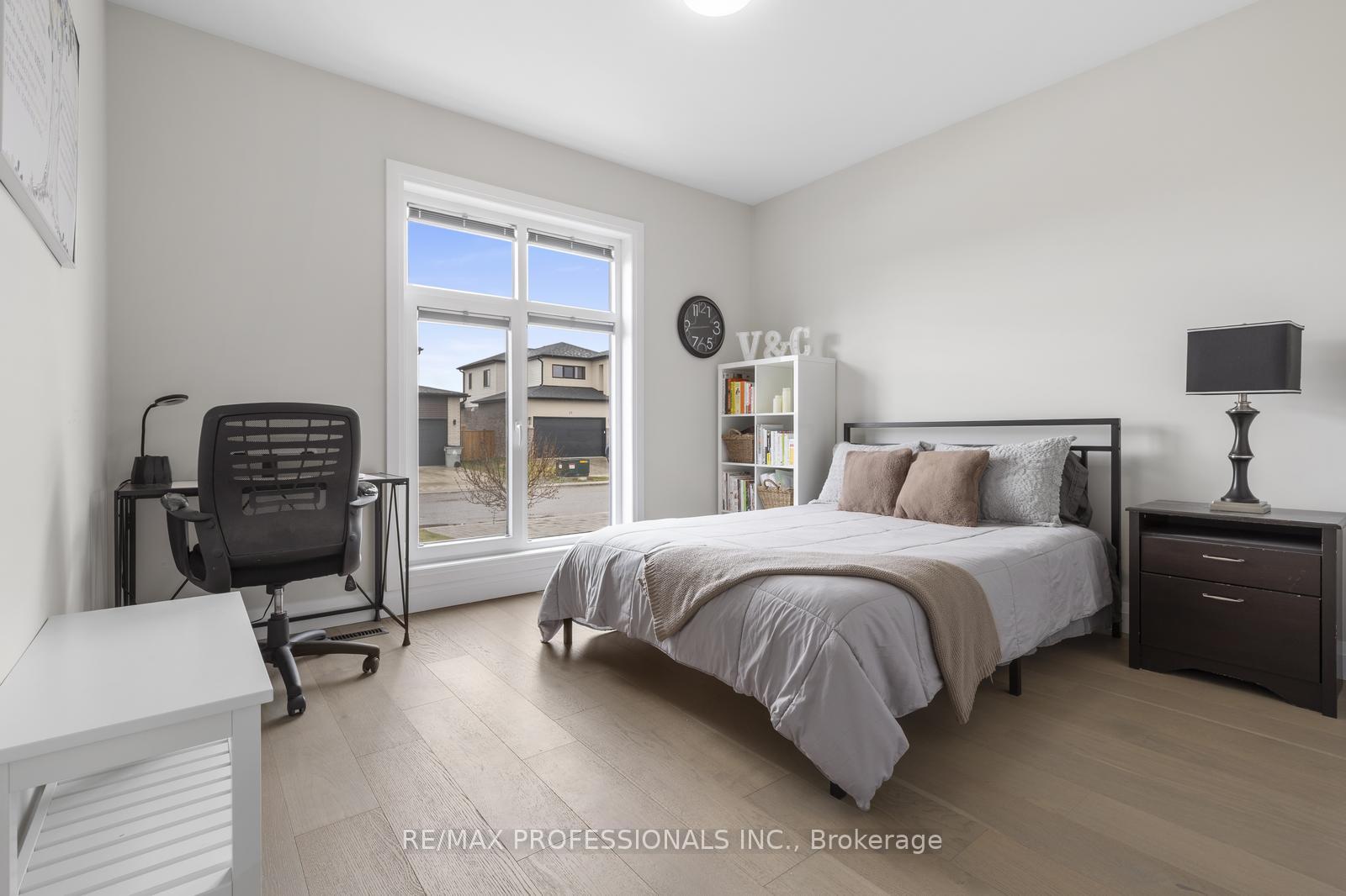 Photo 19 of 20 Alexander Circle, Strathroy-Caradoc, SE — HOMEH