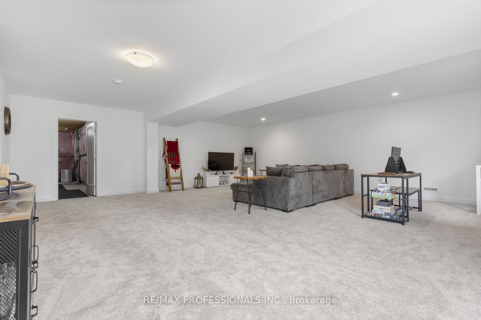 Photo 26 of 20 Alexander Circle, Strathroy-Caradoc, SE — HOMEH