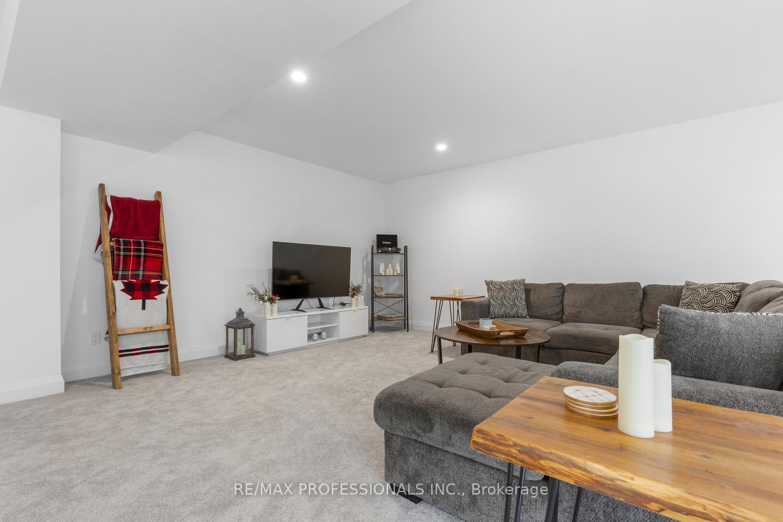 Photo 27 of 20 Alexander Circle, Strathroy-Caradoc, SE — HOMEH