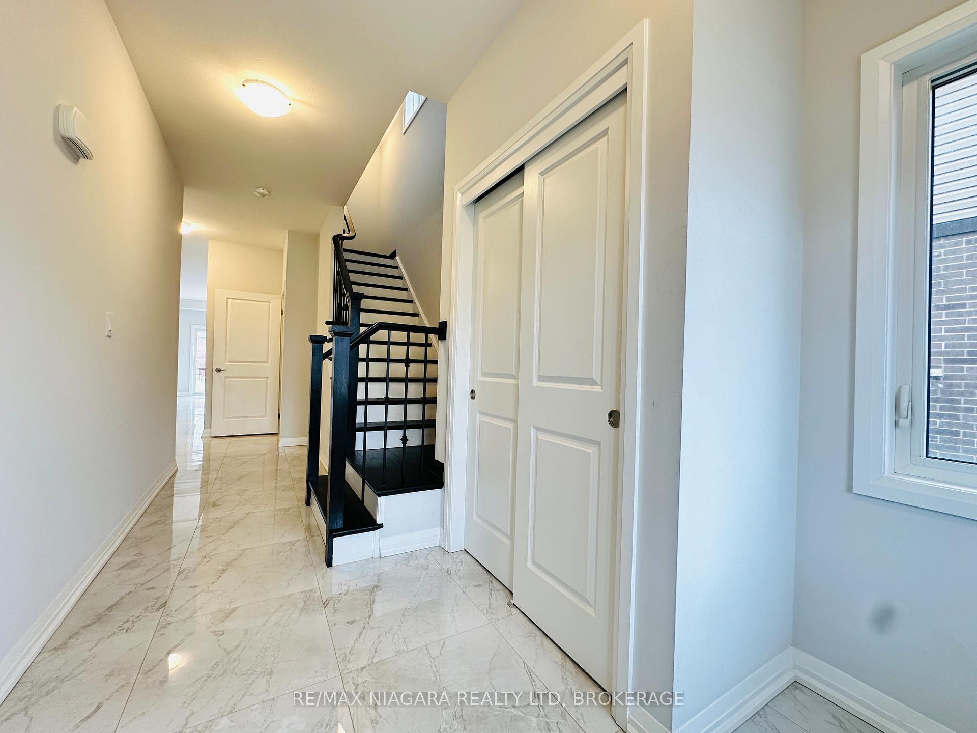Photo 4 of 72 Bur Oak Drive, Thorold, Confederation Heights — HOMEH